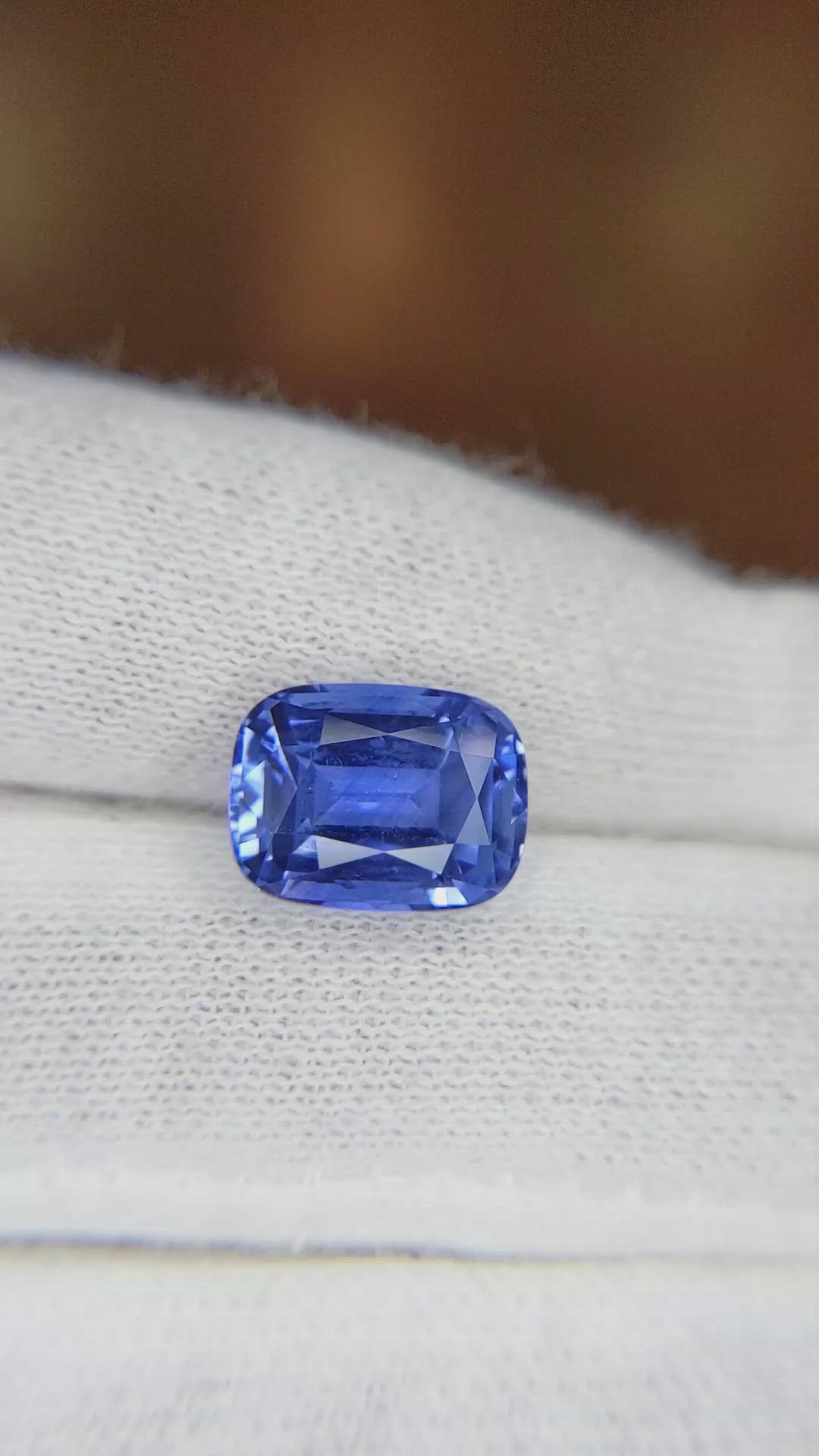 5.15 Ct. Blue Sapphire from Ceylon (Sri Lanka) Size Video