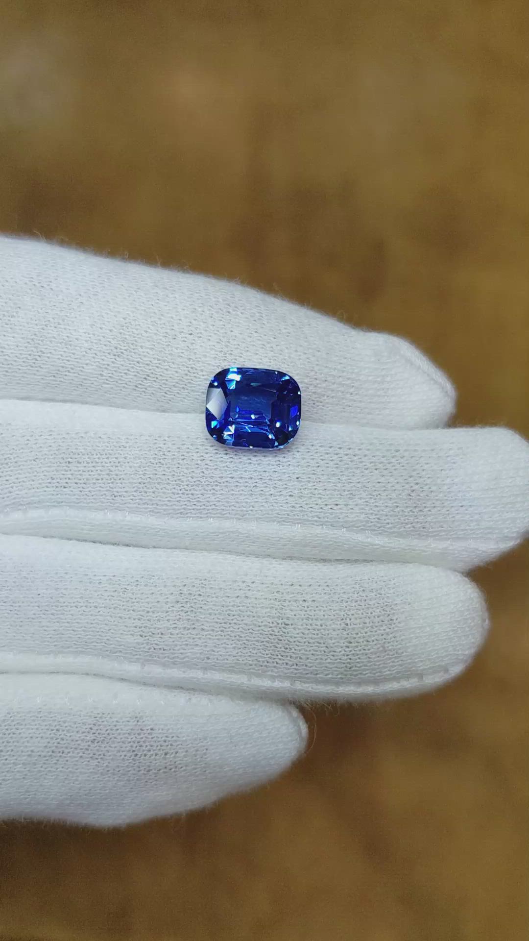 5.07 Ct. Blue Sapphire from Ceylon (Sri Lanka) Size Video