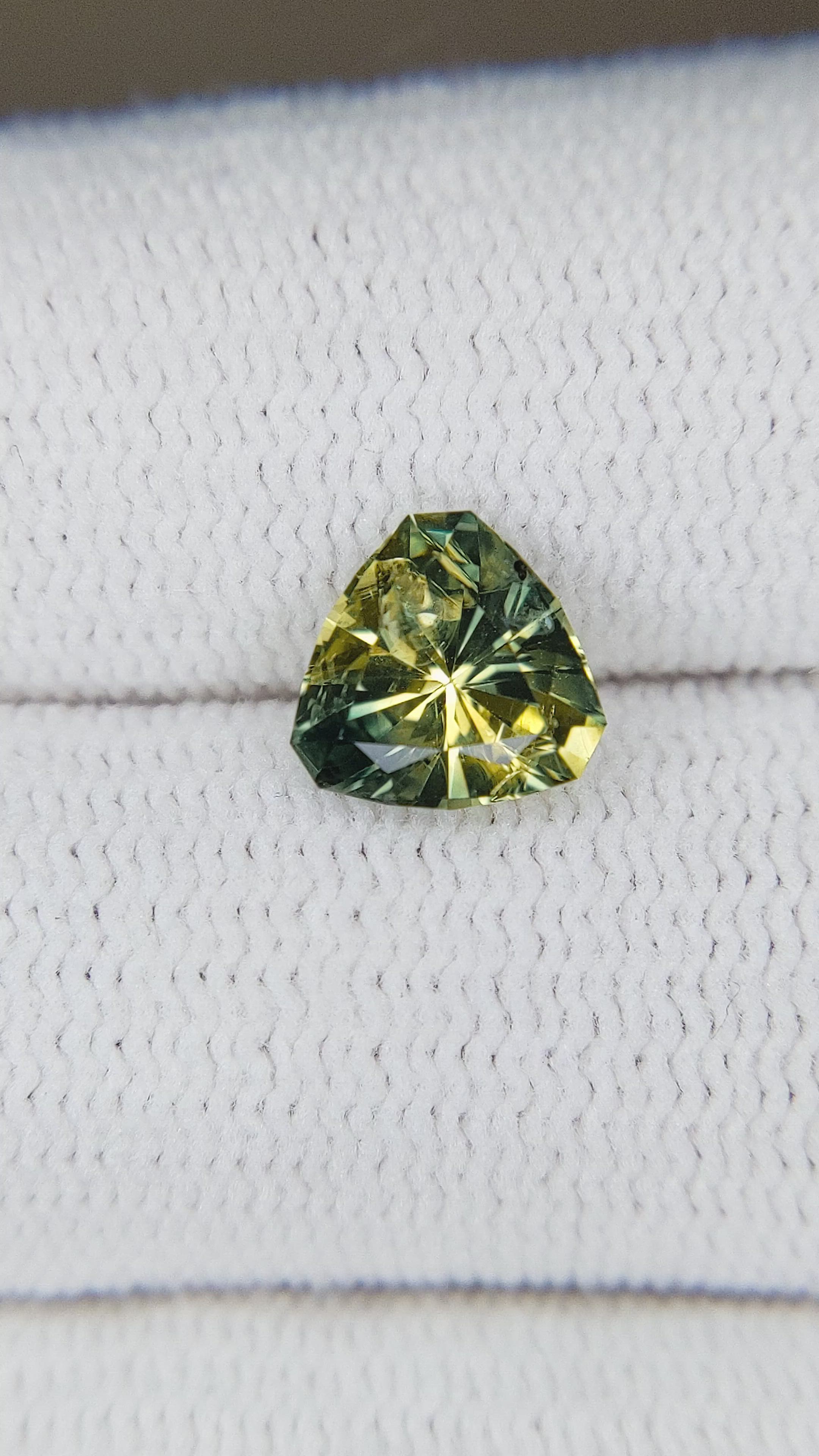 1.28 Ct. Bi Color Sapphire from Australia Size Video