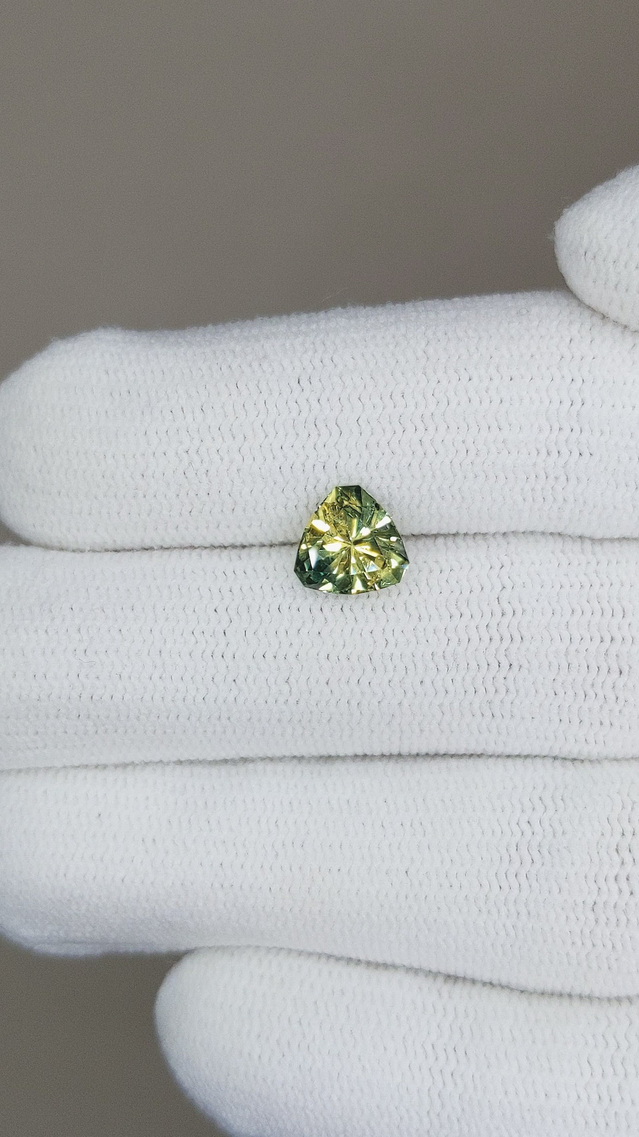 1.28 Ct. Bi Color Sapphire from Australia Size Video
