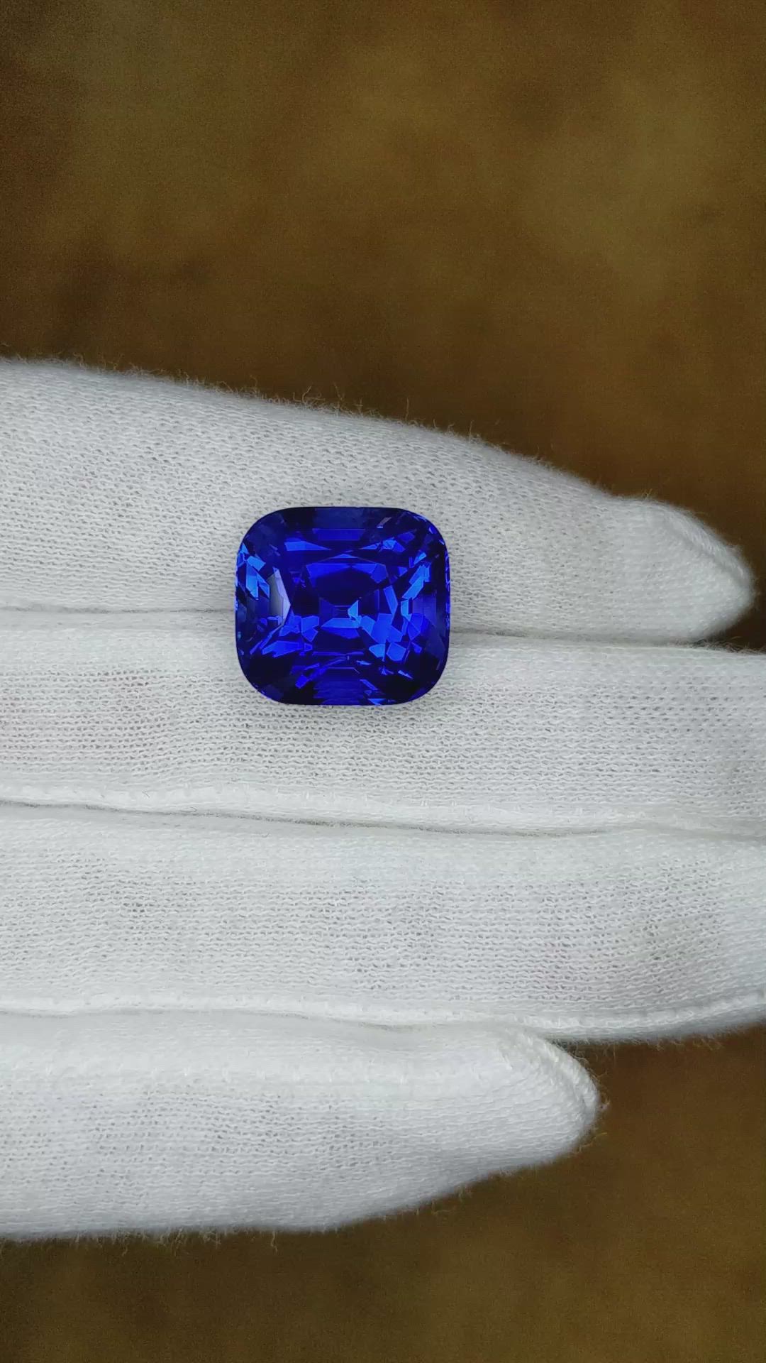22.06 Ct. Blue Sapphire from Ceylon (Sri Lanka) Size Video
