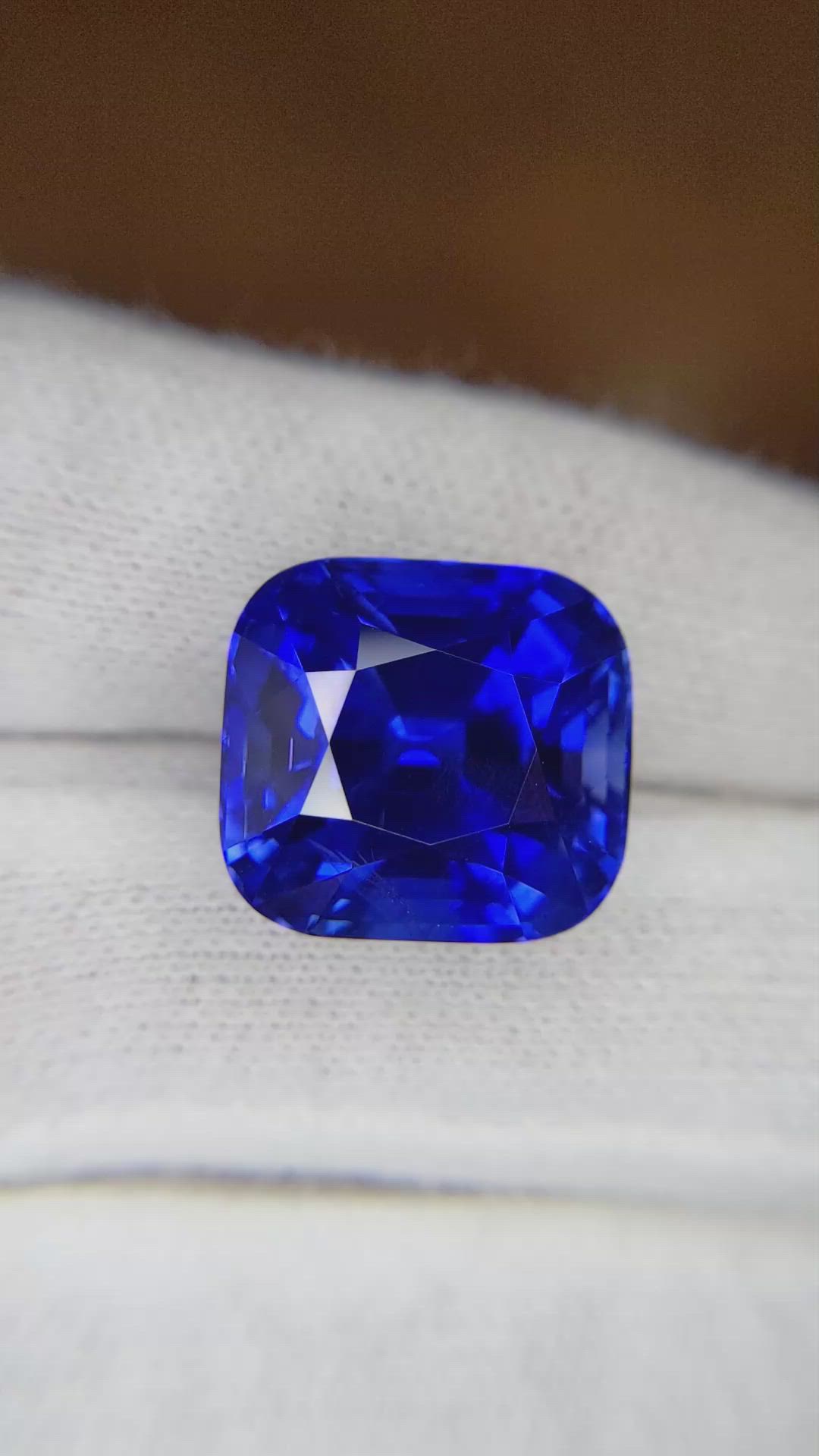 22.06 Ct. Blue Sapphire from Ceylon (Sri Lanka) Size Video