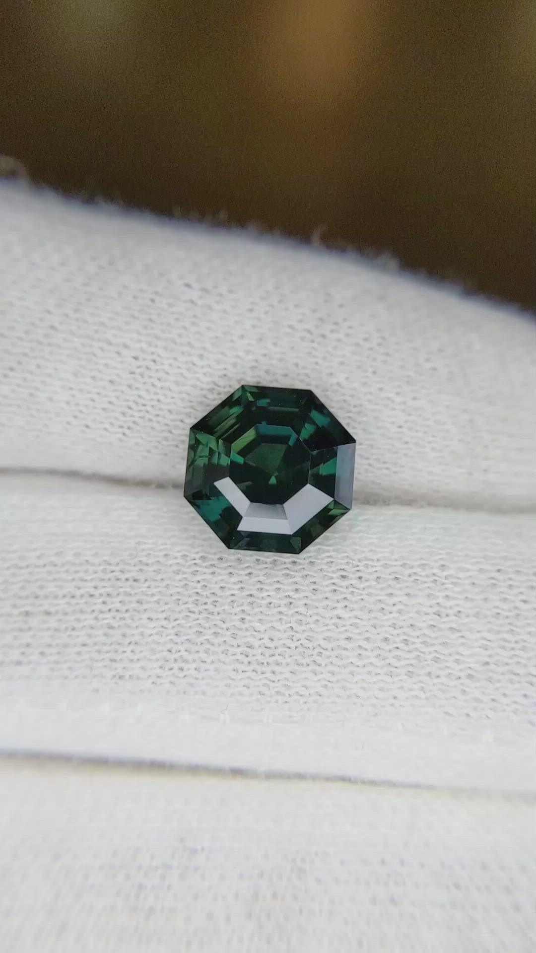 4.20 Ct. Bluish Green Sapphire from Ceylon (Sri Lanka) Size Video