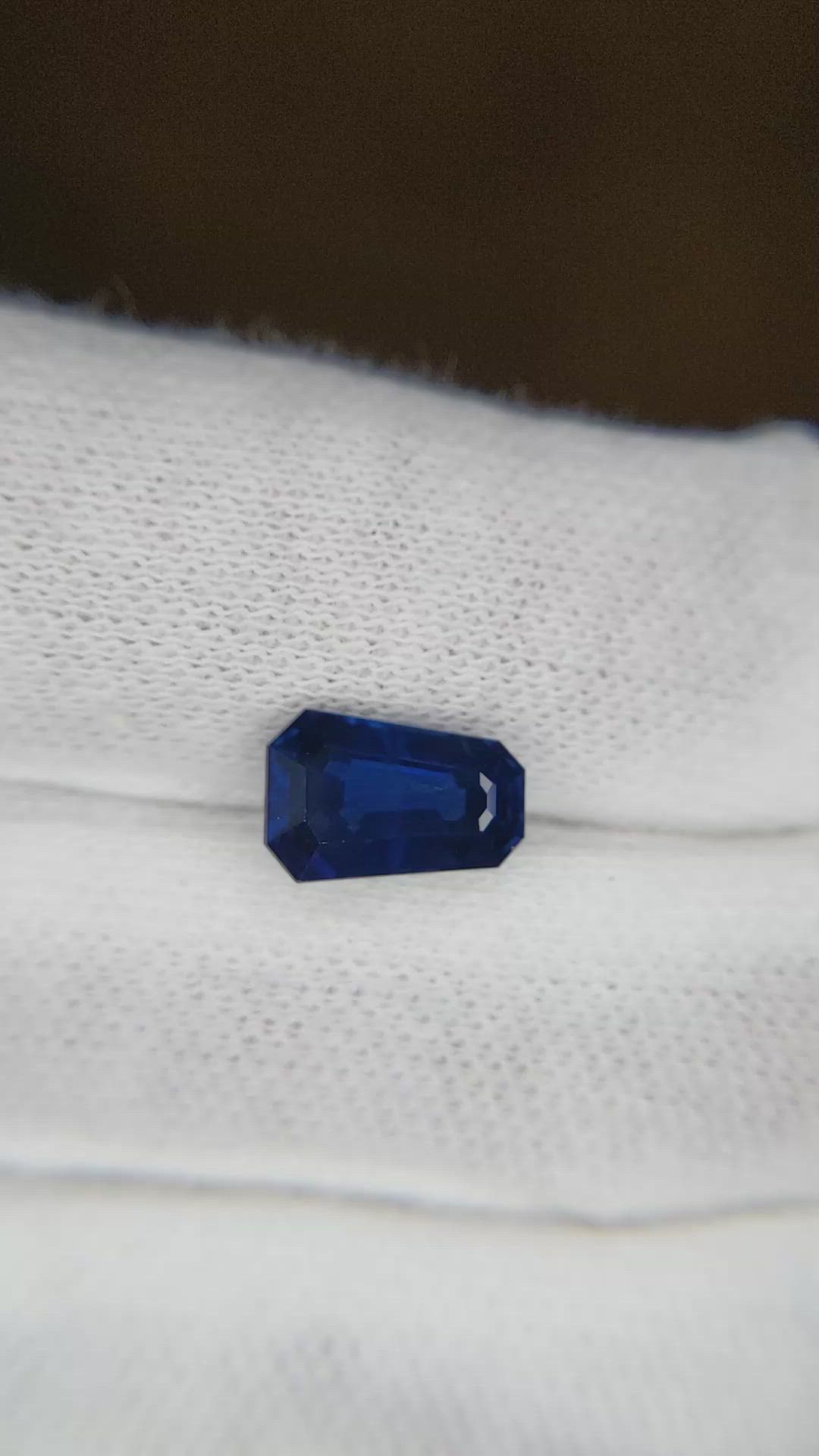 2.79 Ct. Blue Sapphire from Ceylon (Sri Lanka) Size Video