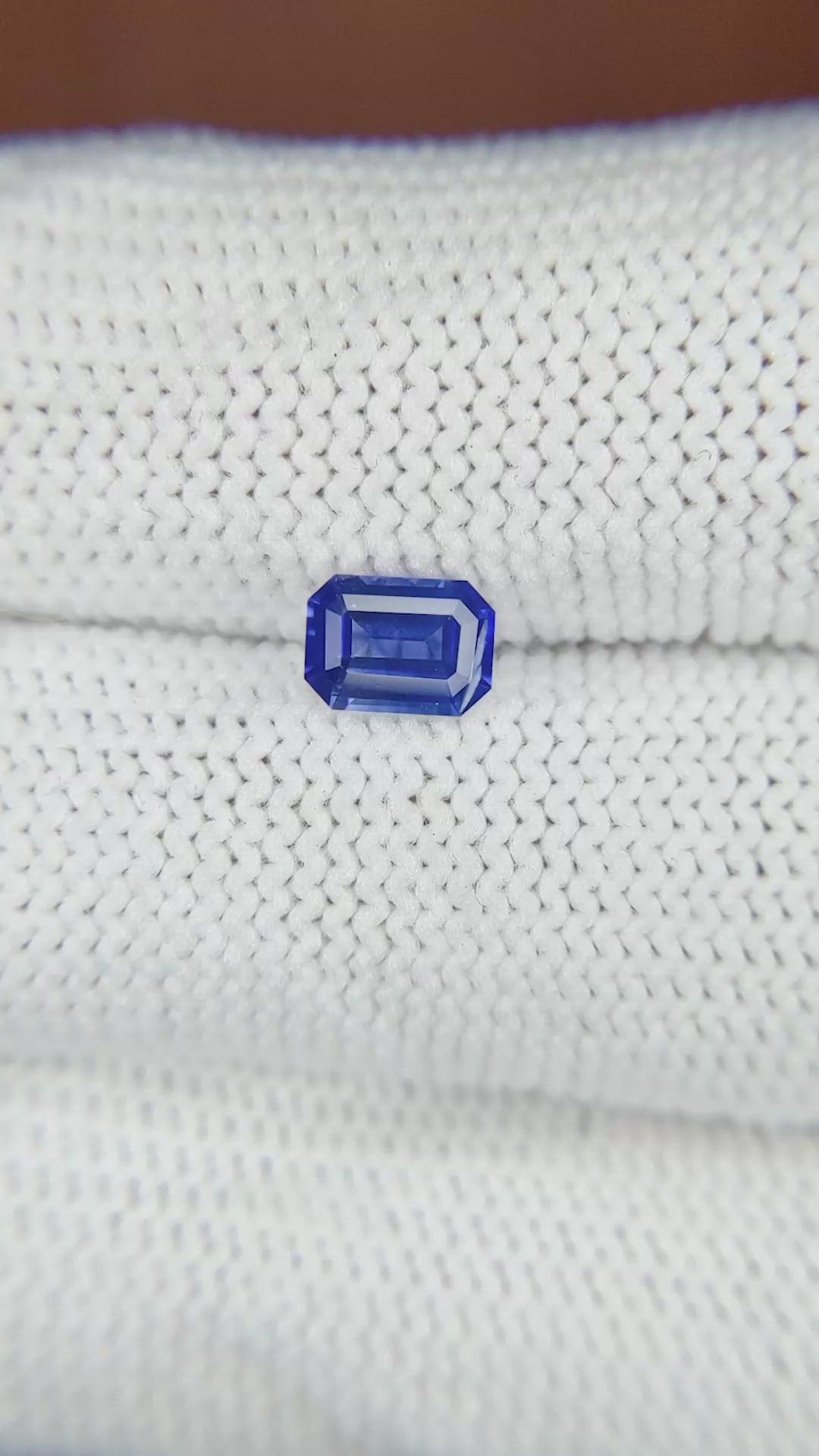 0.75 Ct. Blue Sapphire from Ceylon (Sri Lanka) Size Video