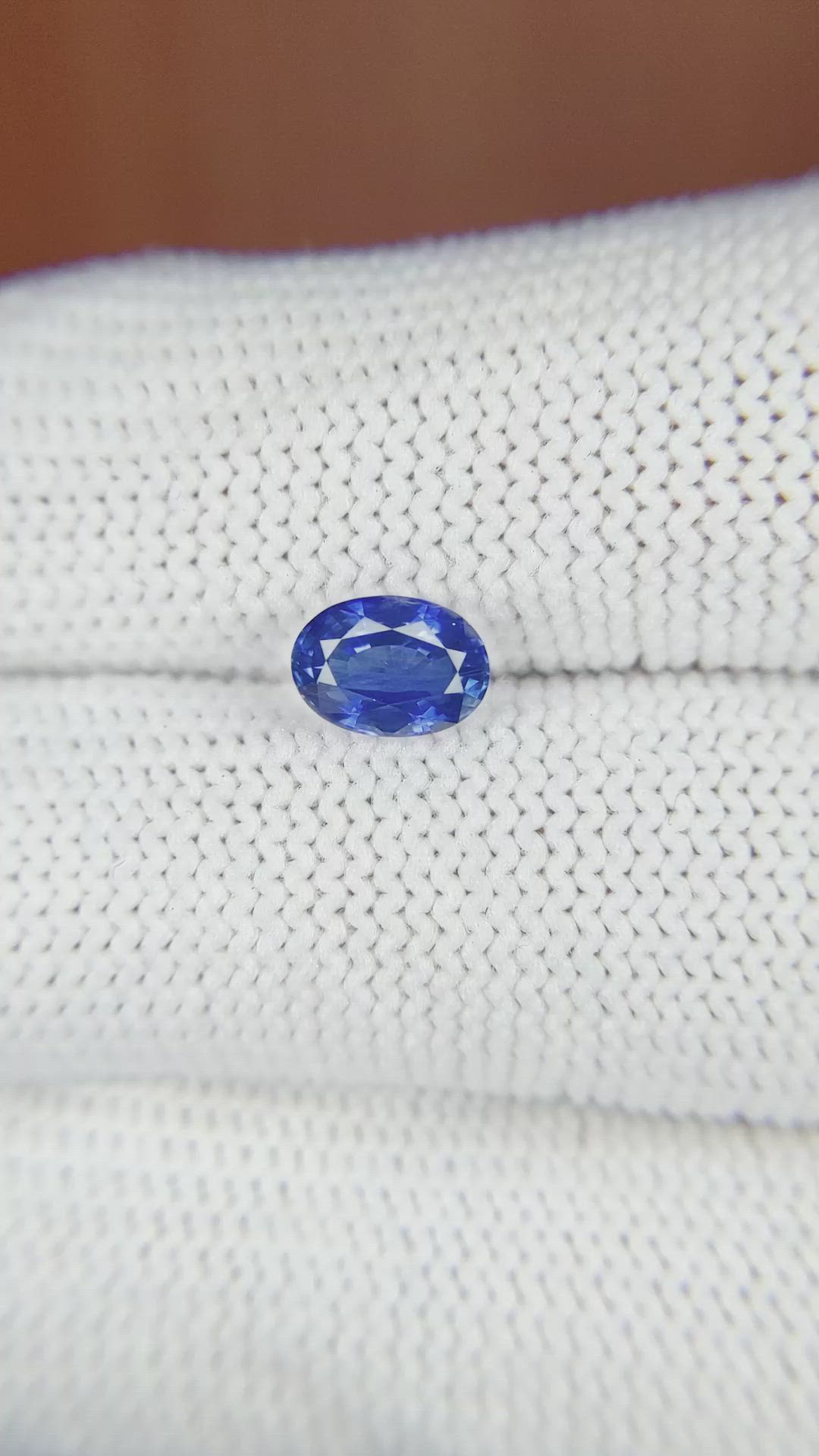 1.03 Ct. Blue Sapphire from Ceylon (Sri Lanka) Size Video