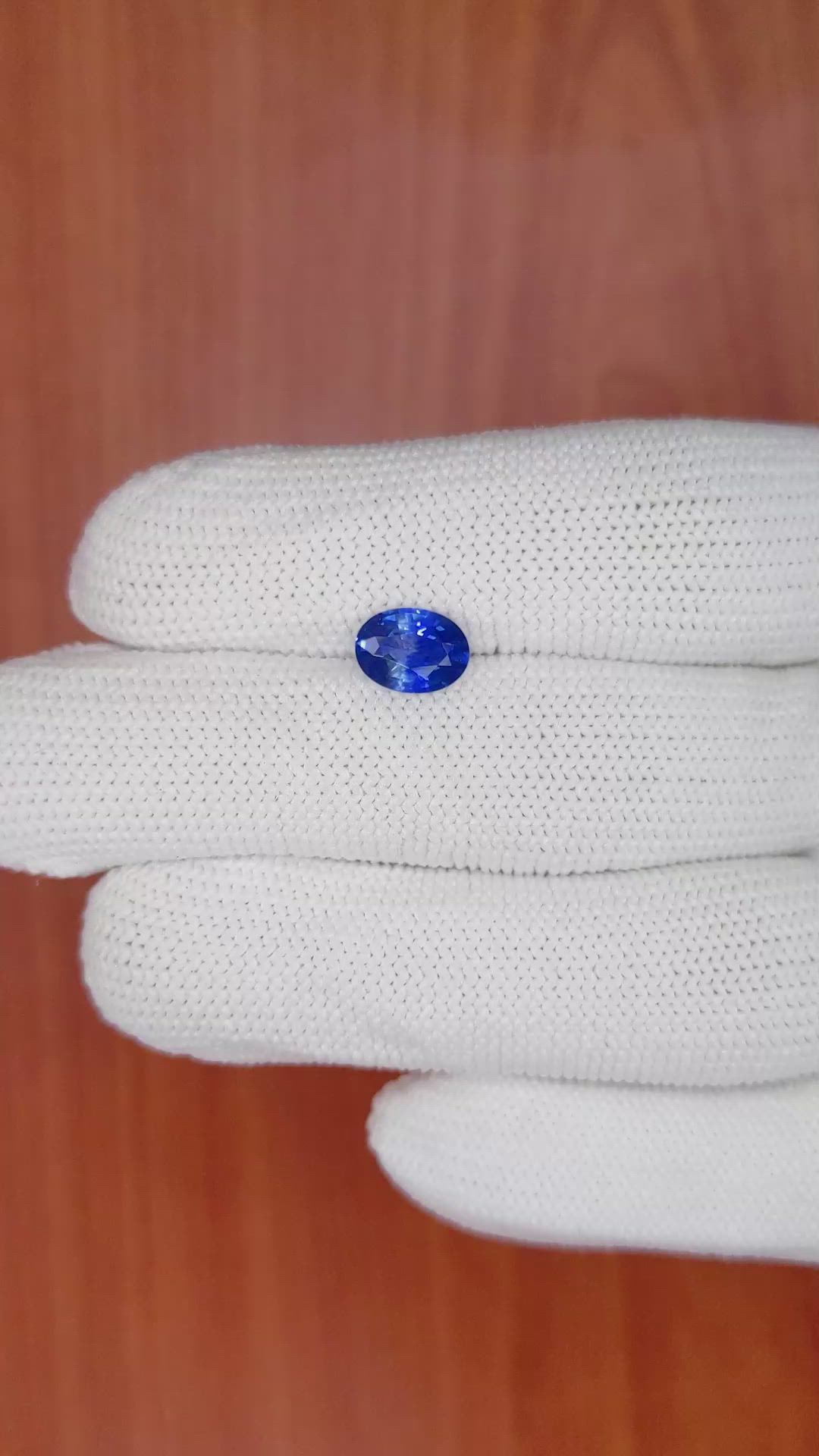 1.27 Ct. Bi Color Sapphire from Ceylon (Sri Lanka) Size Video