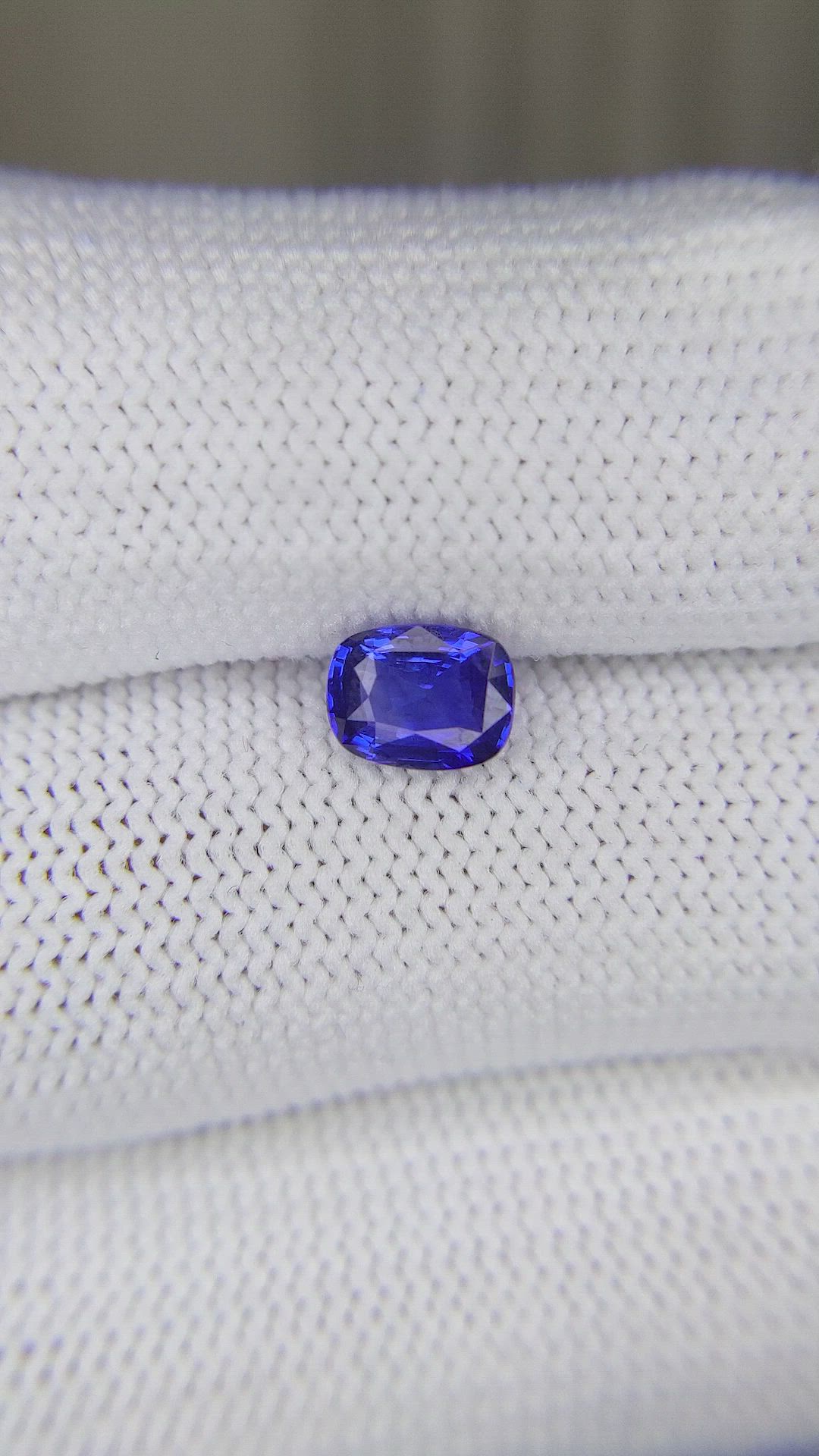 1.05 Ct. Blue Sapphire from Ceylon (Sri Lanka) Size Video