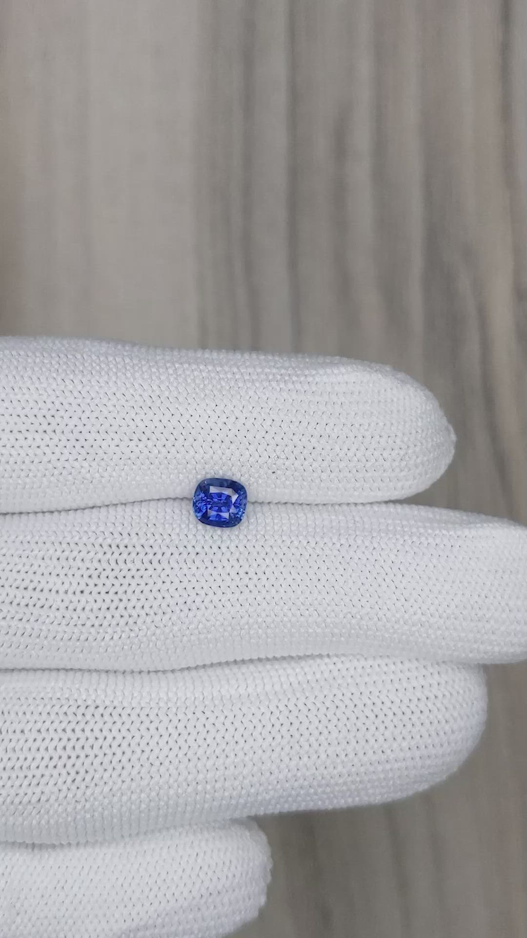 1.03 Ct. Blue Sapphire from Ceylon (Sri Lanka) Size Video