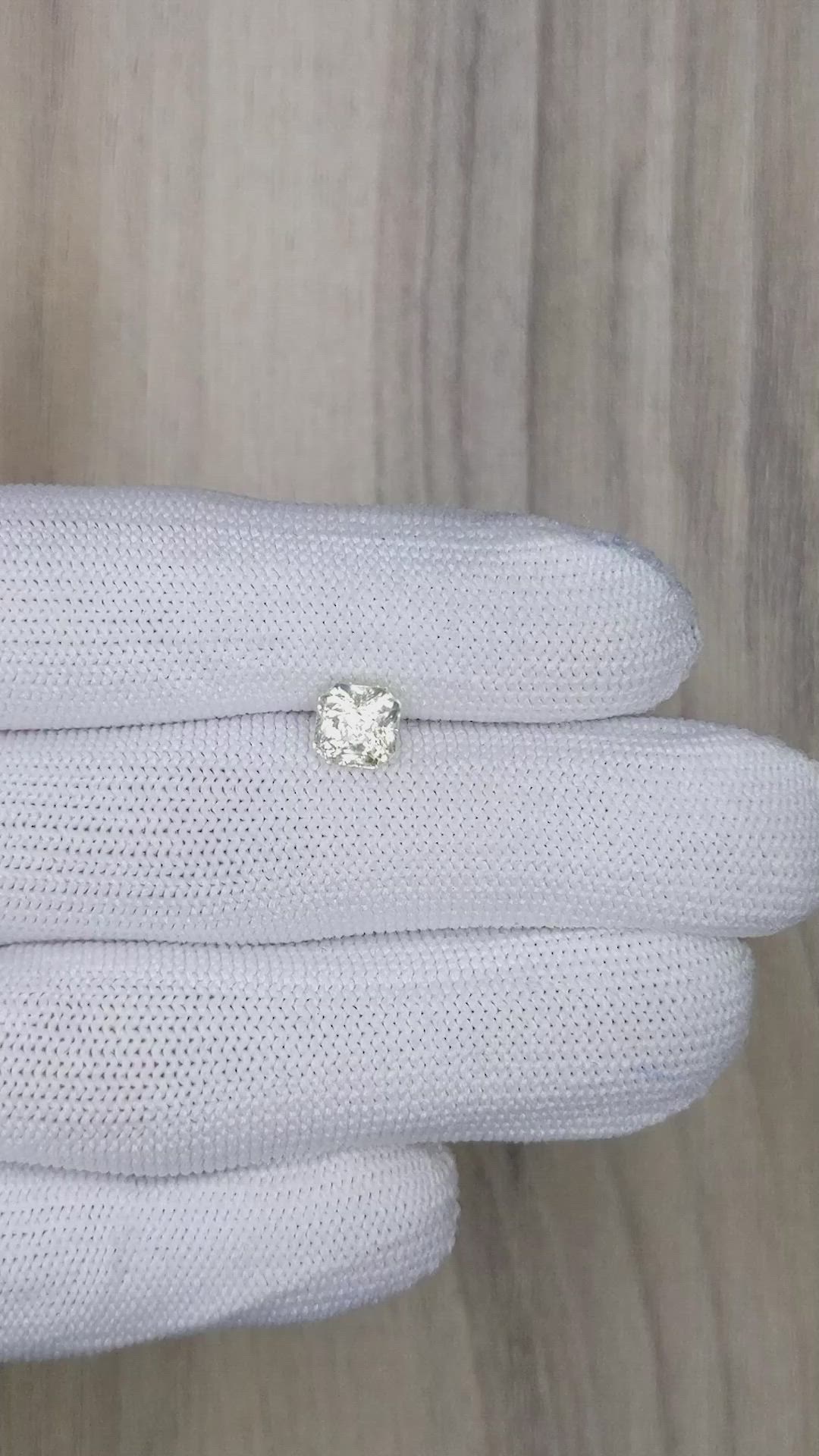 1.97 Ct. Bi Color Sapphire from Ceylon (Sri Lanka) Size Video