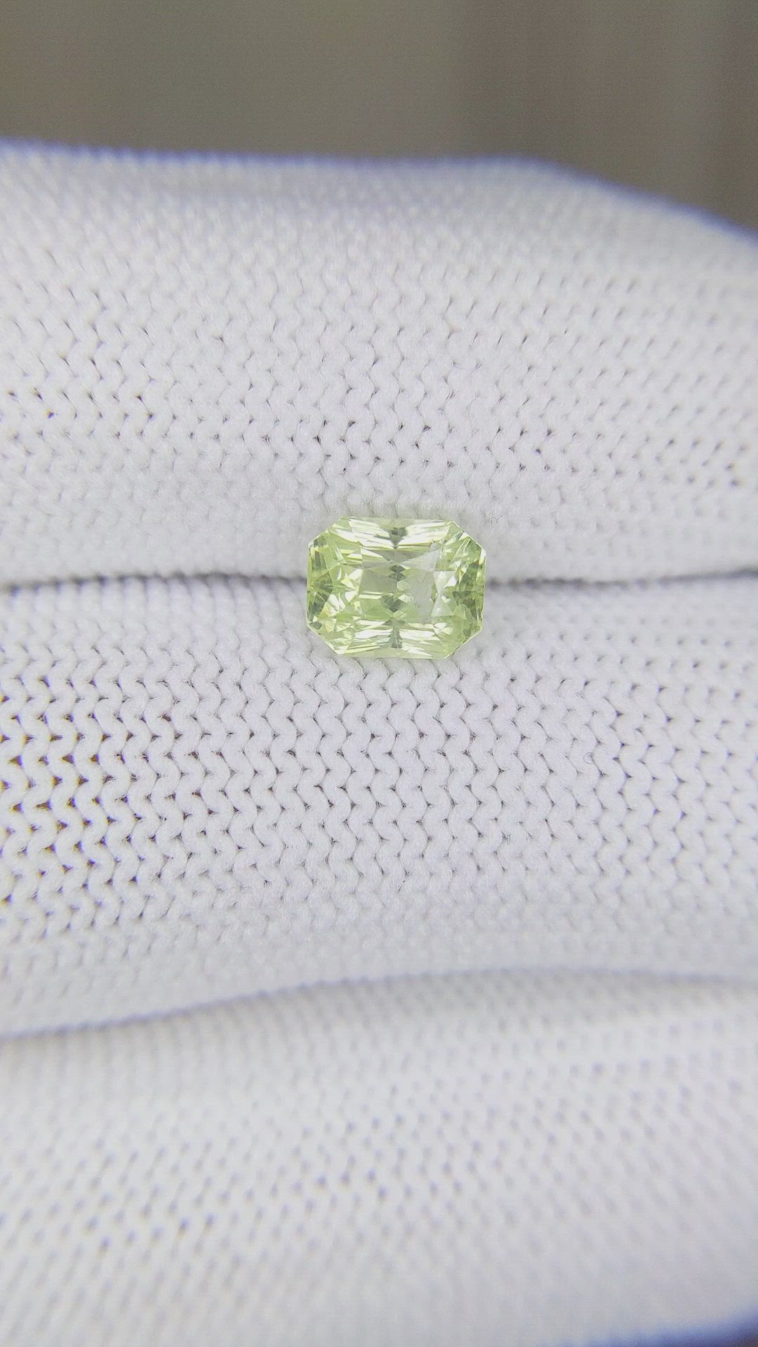 1.73 Ct. Yellowish Green Sapphire from Ceylon (Sri Lanka) Size Video