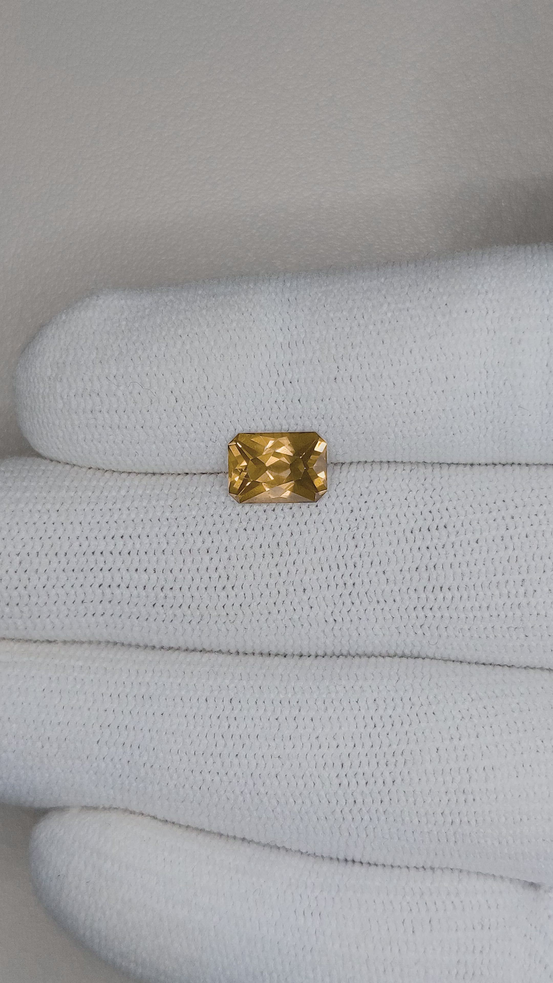 2.07 Ct. Yellowish Brown Sapphire from Ceylon (Sri Lanka) Size Video