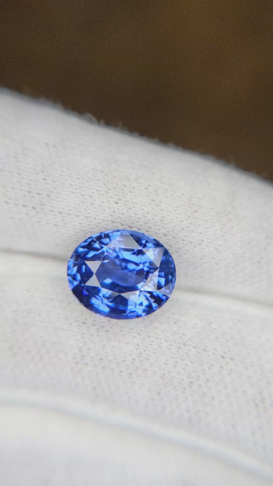 7.03 Ct. Blue Sapphire from Ceylon (Sri Lanka) Size Video