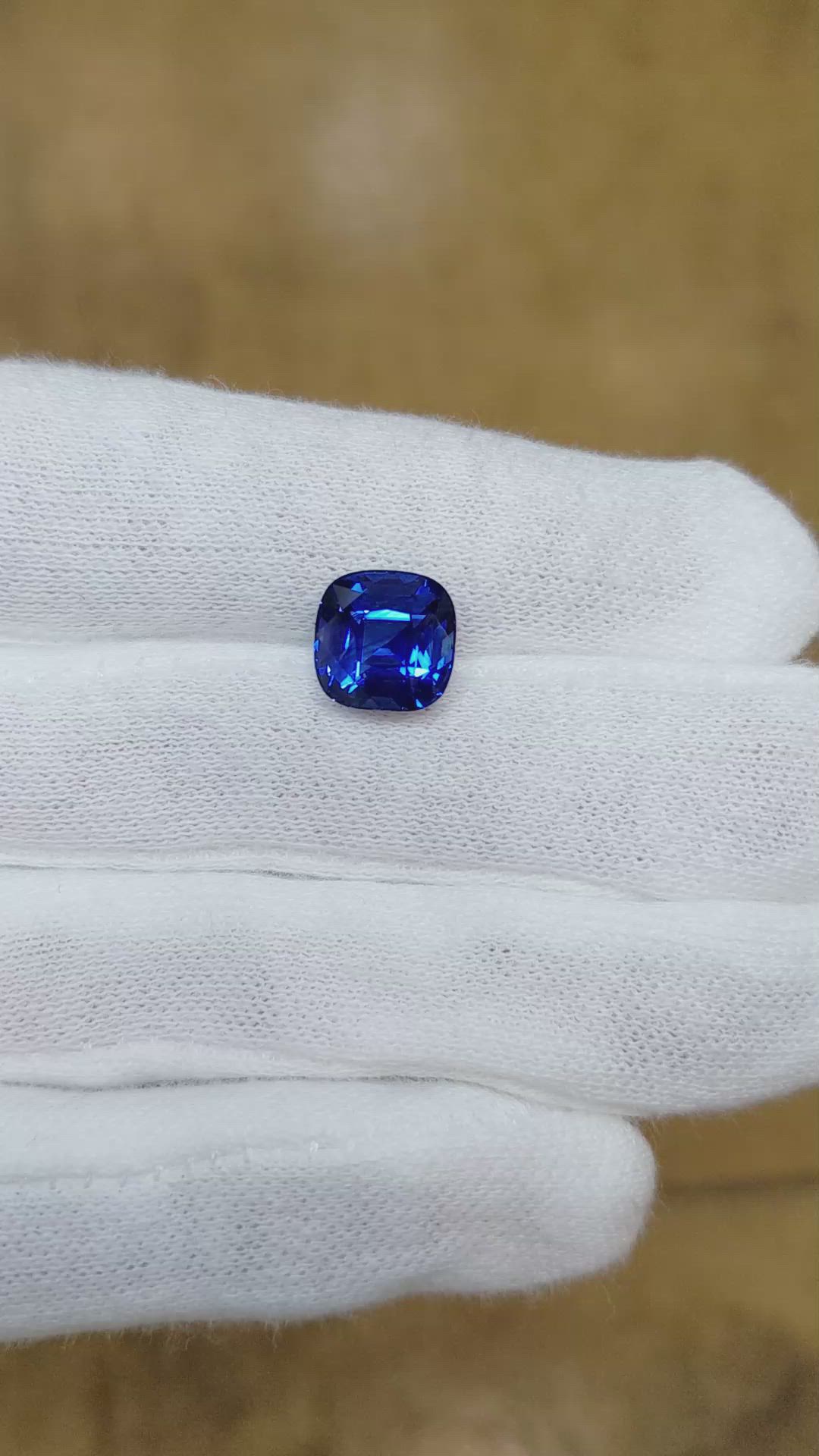 5.03 Ct. Blue Sapphire from Ceylon (Sri Lanka) Size Video