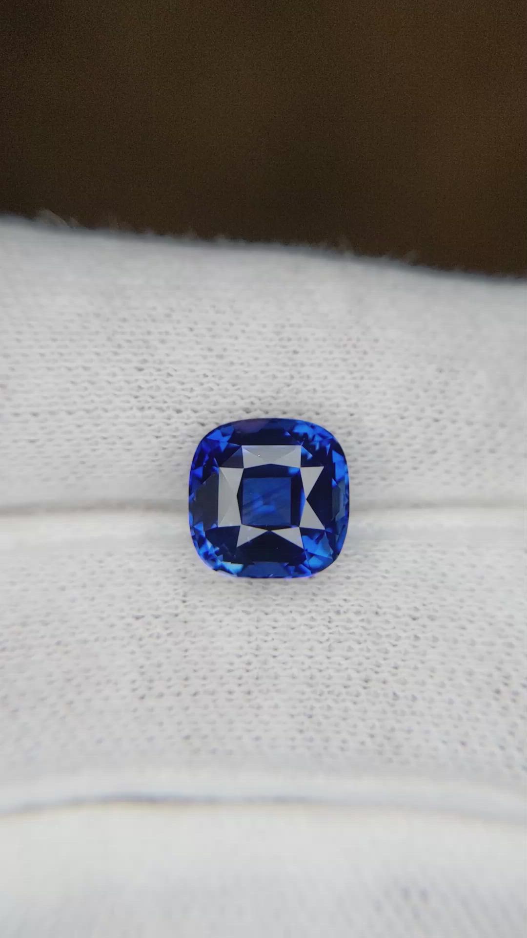 5.03 Ct. Blue Sapphire from Ceylon (Sri Lanka) Size Video