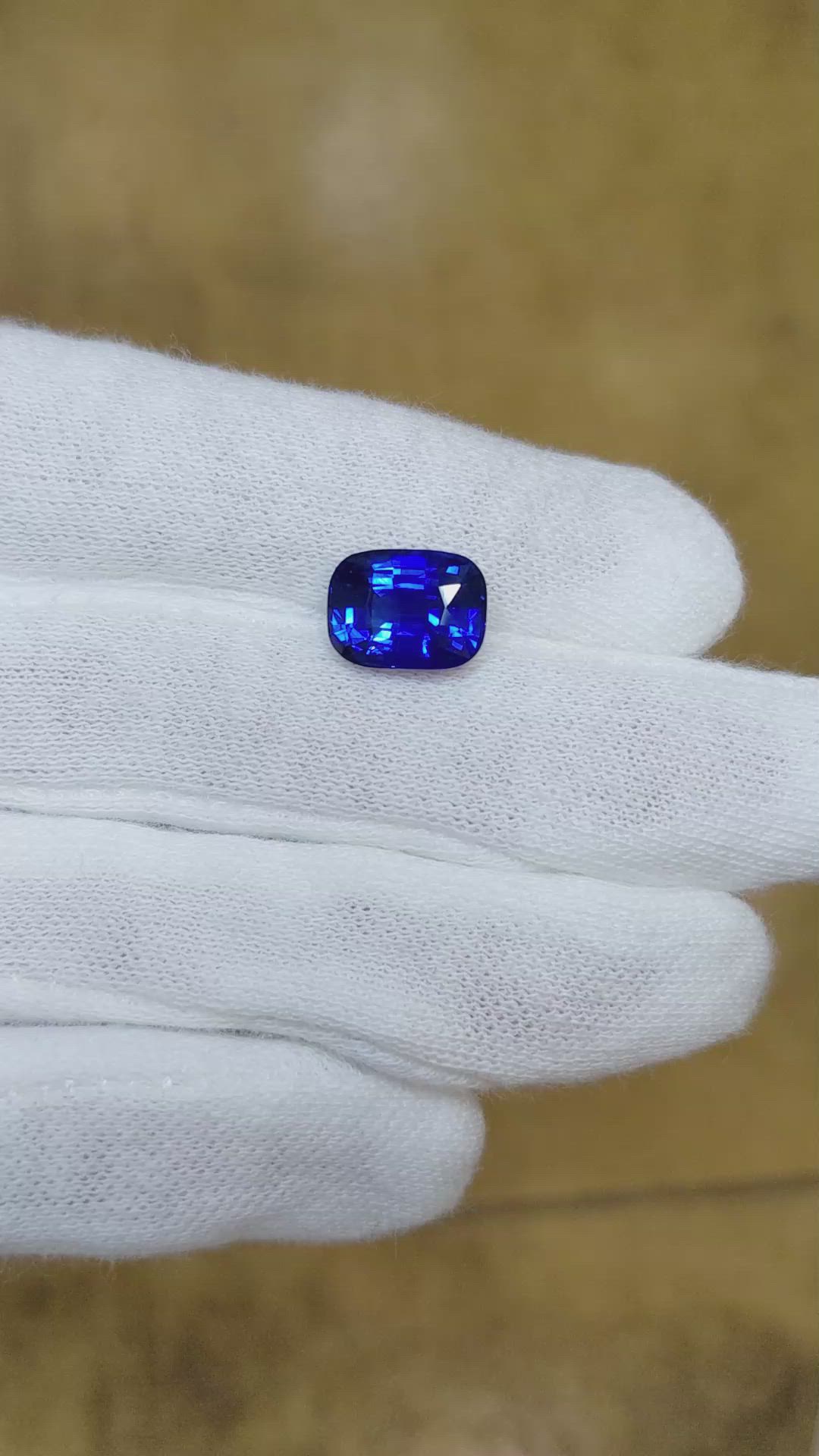 4.54 Ct. Blue Sapphire from Ceylon (Sri Lanka) Size Video
