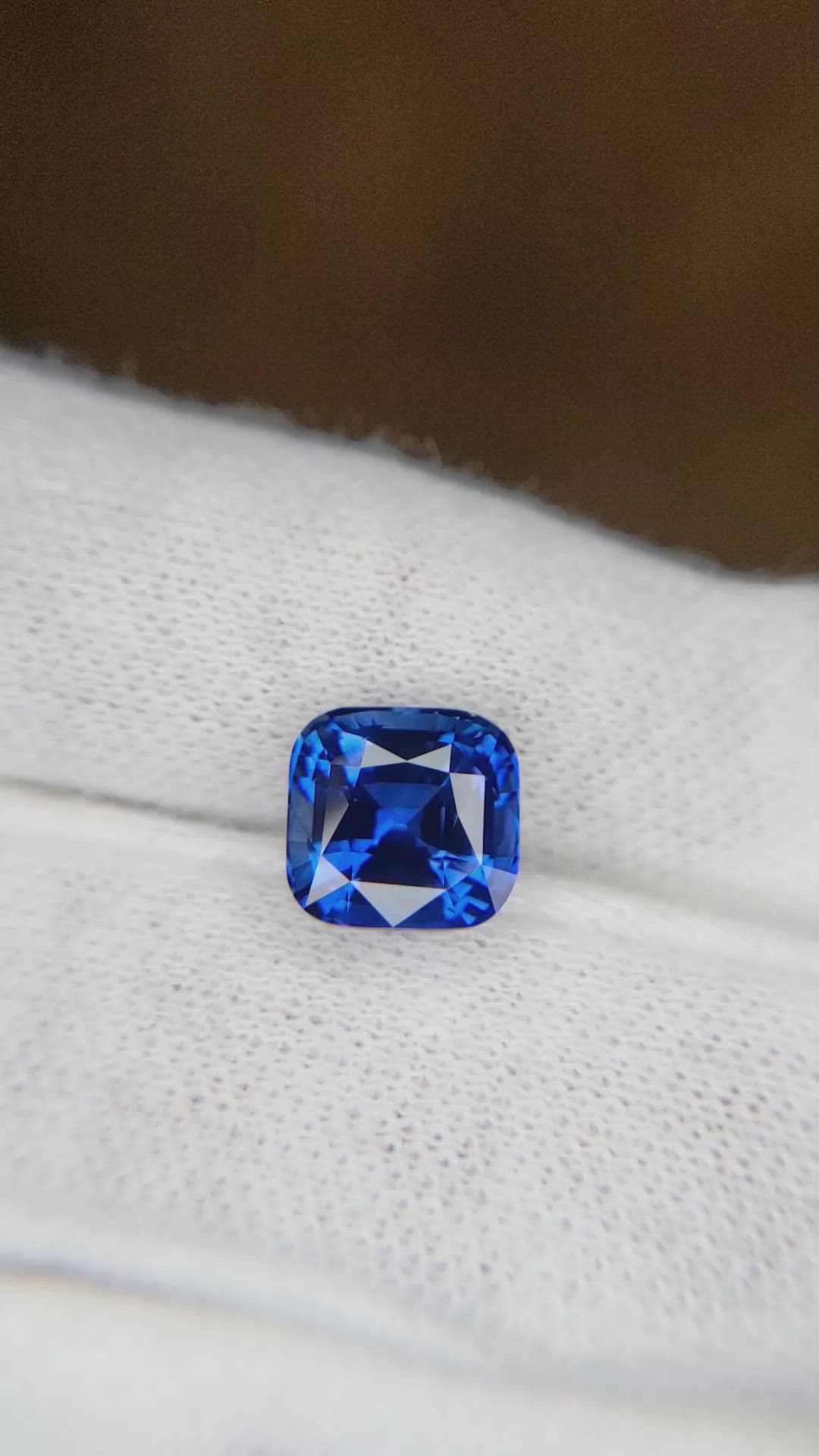 4.14 Ct. Blue Sapphire from Ceylon (Sri Lanka) Size Video