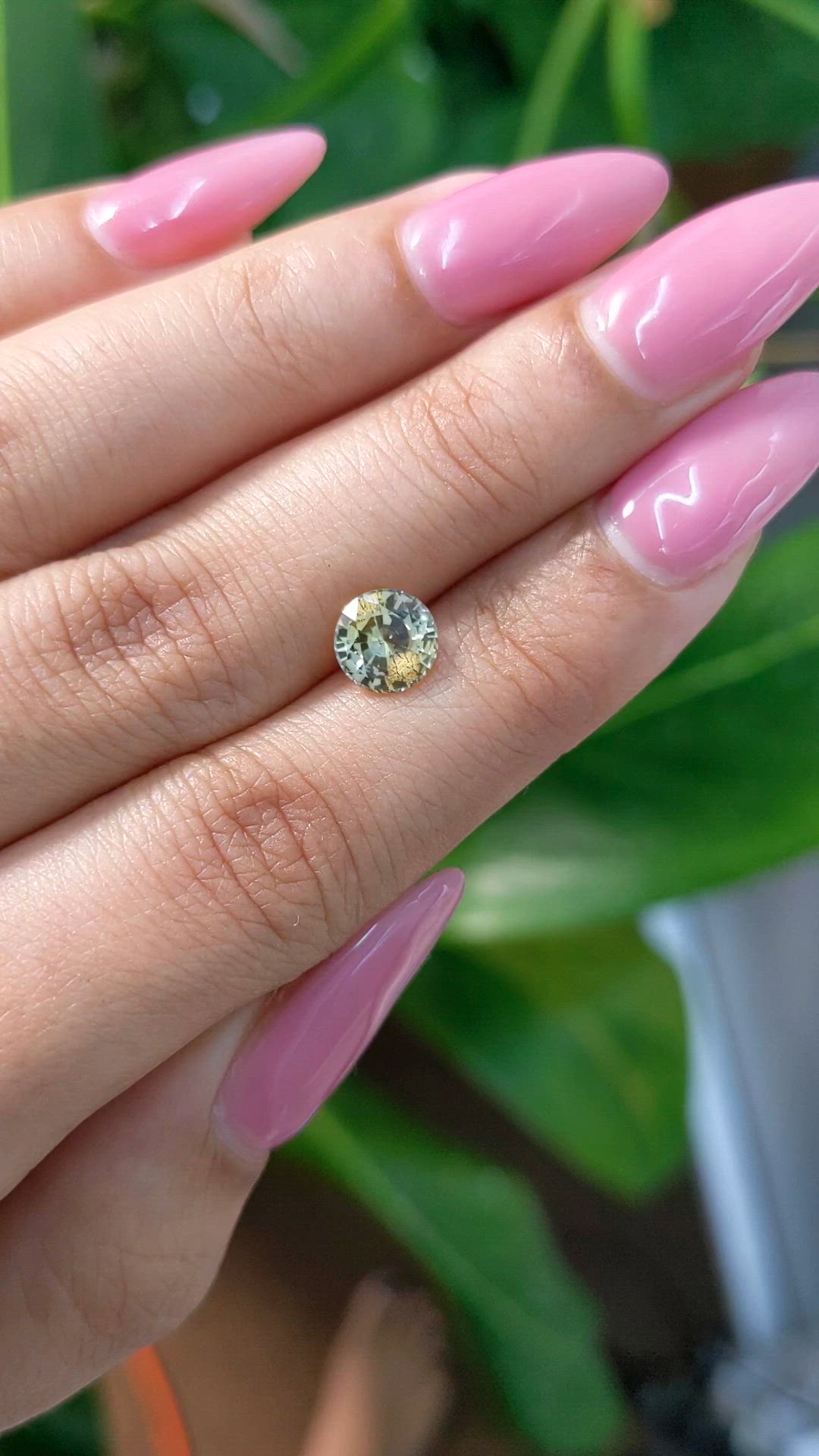 1.65 Ct. Bi Color Sapphire from Ceylon (Sri Lanka) Size Video