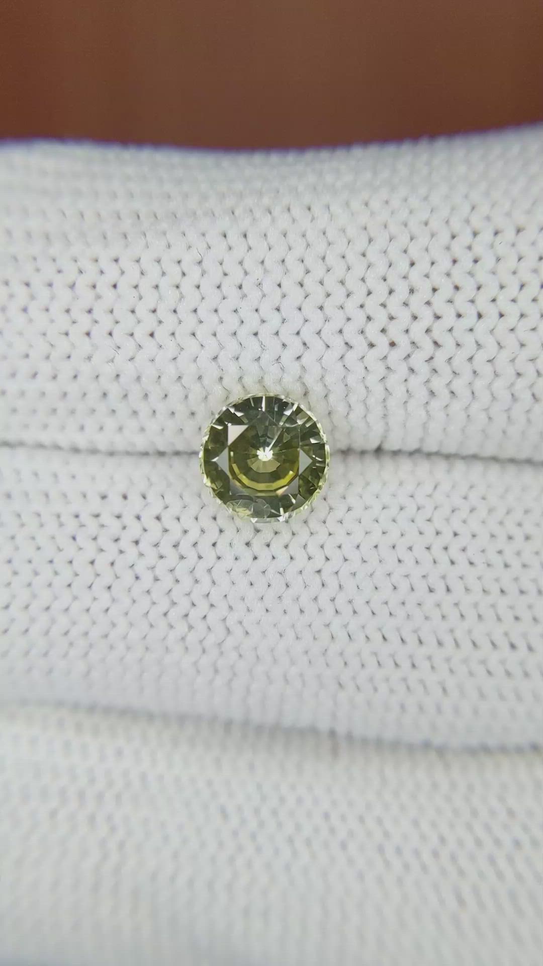 1.65 Ct. Bi Color Sapphire from Ceylon (Sri Lanka) Size Video