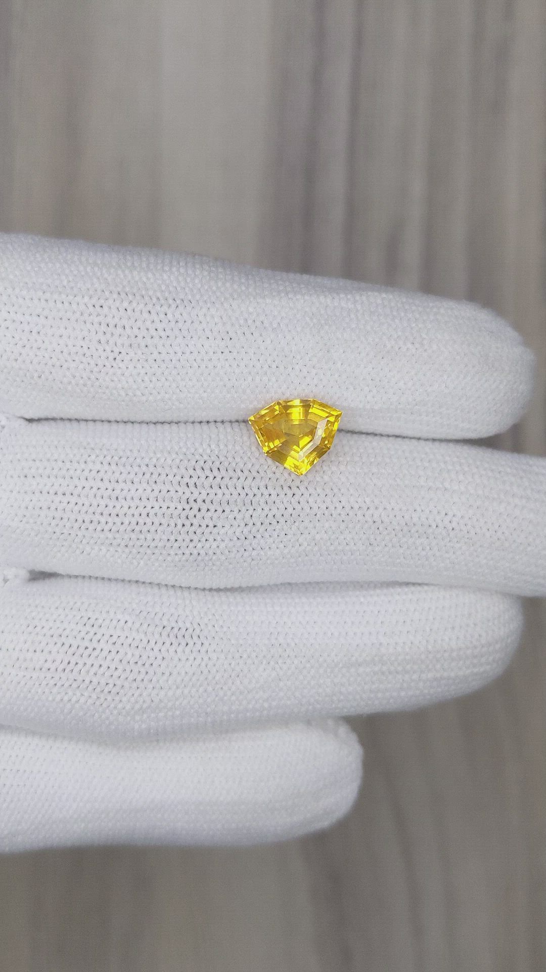 2.57 Ct. Orangish Yellow Sapphire from Ceylon (Sri Lanka) Size Video