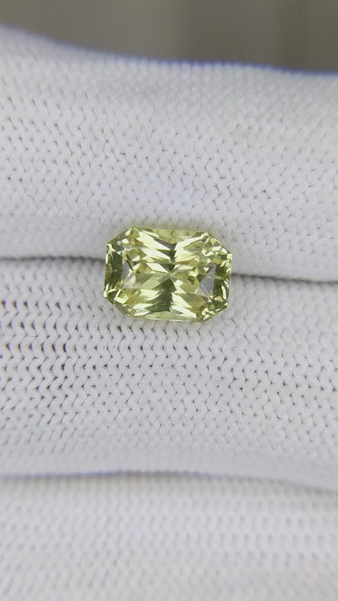 3.45 Ct. Greenish Yellow Sapphire from Ceylon (Sri Lanka) Size Video