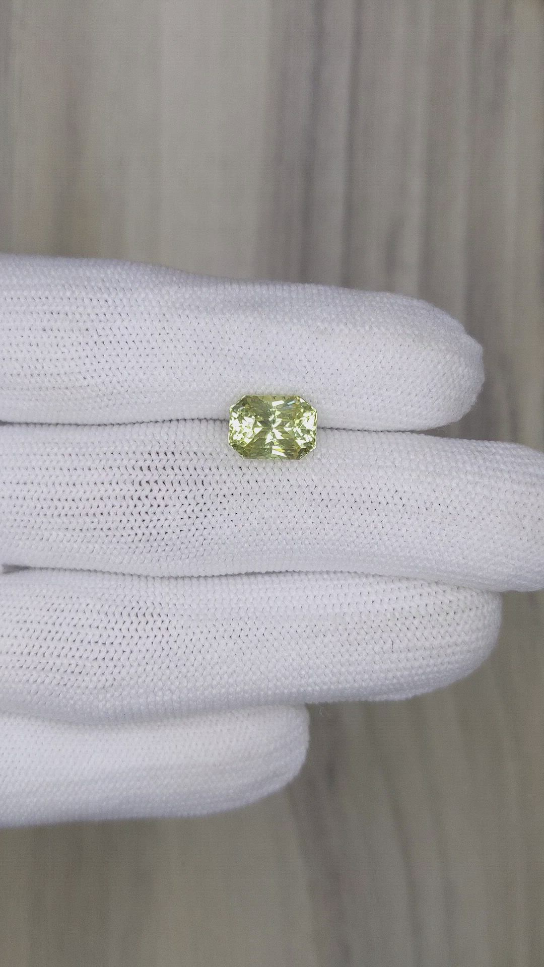 3.45 Ct. Greenish Yellow Sapphire from Ceylon (Sri Lanka) Size Video