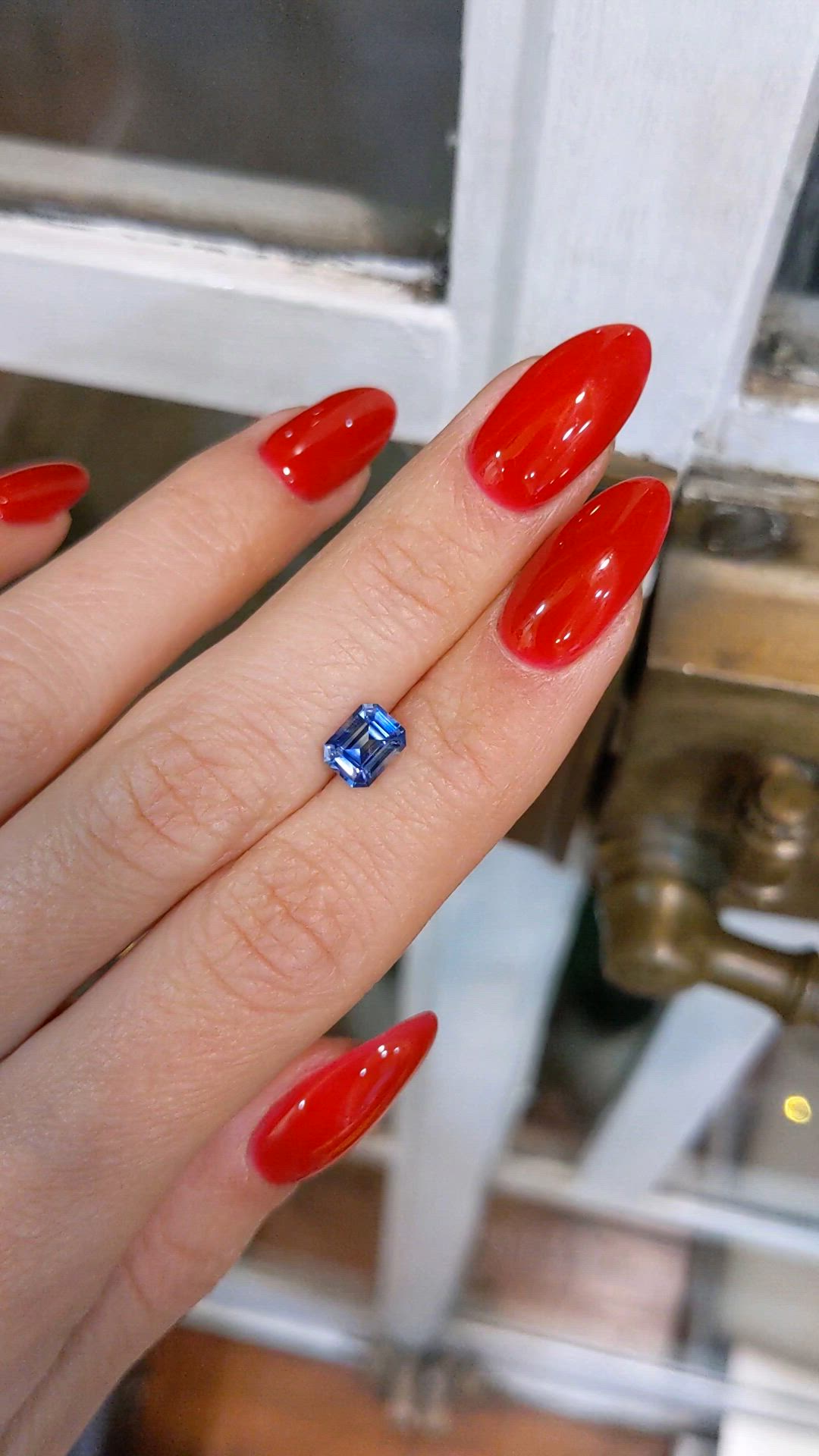 1.22 Ct. Bi Color Sapphire from Ceylon (Sri Lanka) Size Video