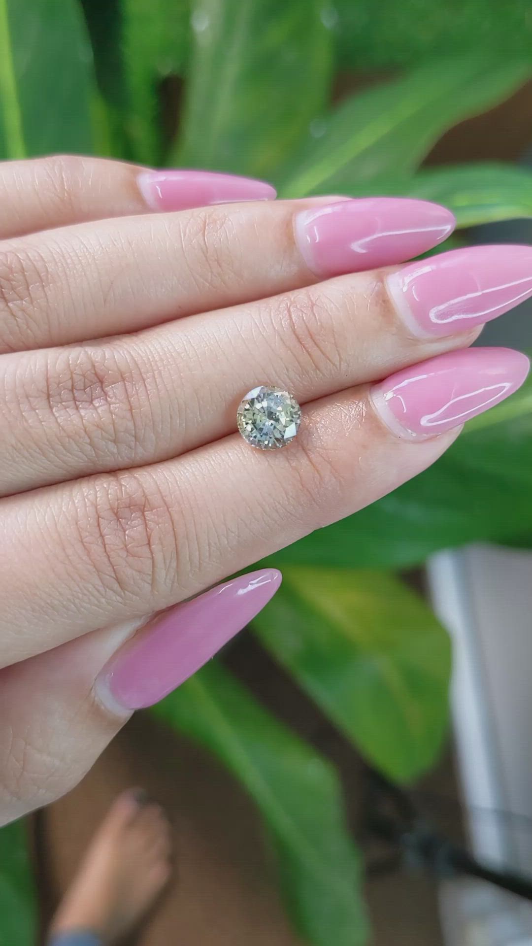 2.03 Ct. Bi Color Sapphire from Ceylon (Sri Lanka) Size Video