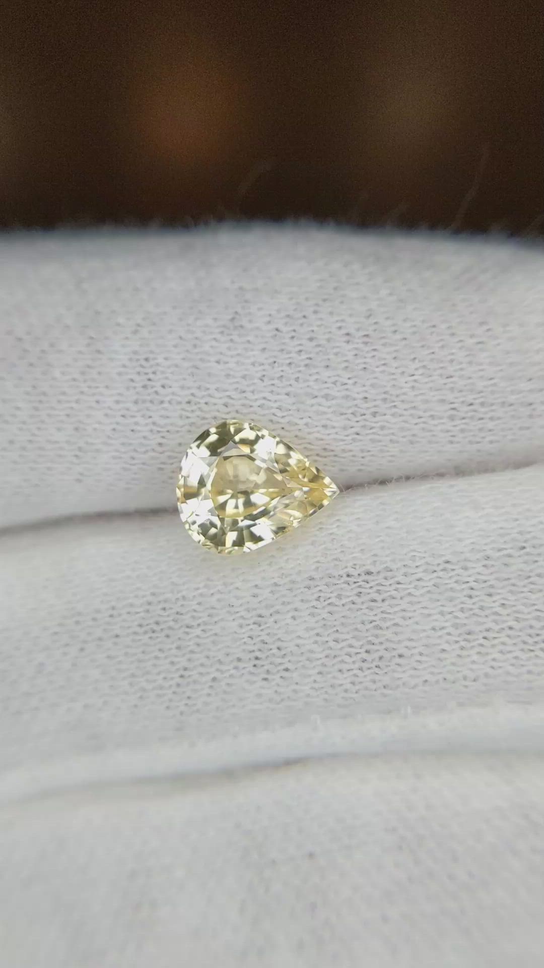 2.29 Ct. Yellow Sapphire from Ceylon (Sri Lanka) Size Video