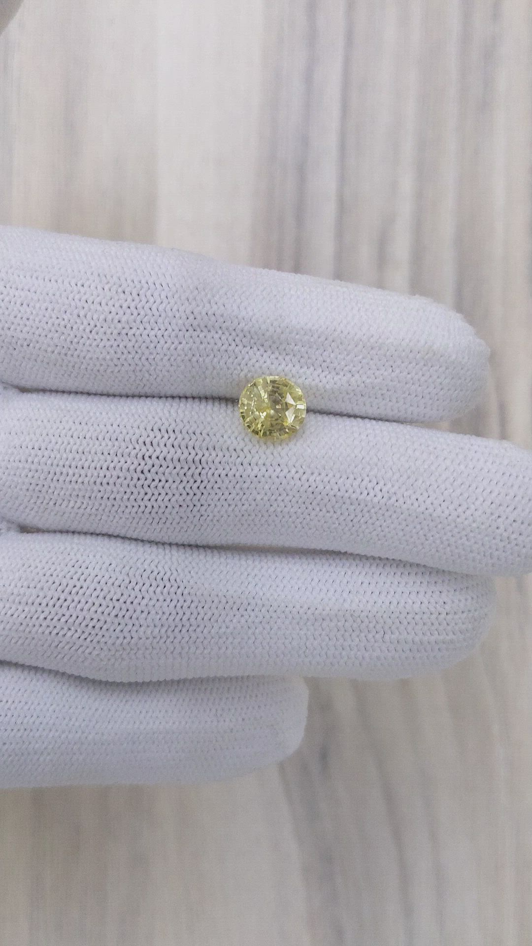 2.10 Ct. Yellow Sapphire from Ceylon (Sri Lanka) Size Video