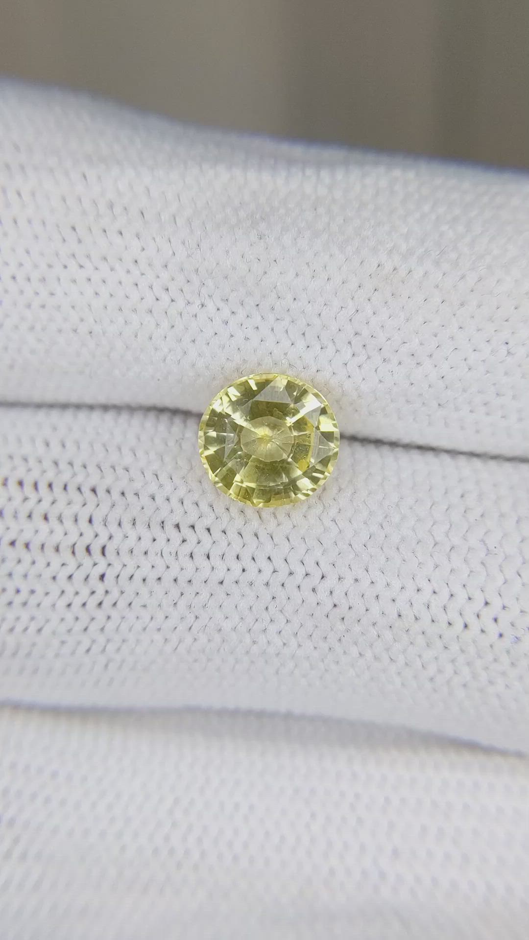 2.10 Ct. Yellow Sapphire from Ceylon (Sri Lanka) Size Video