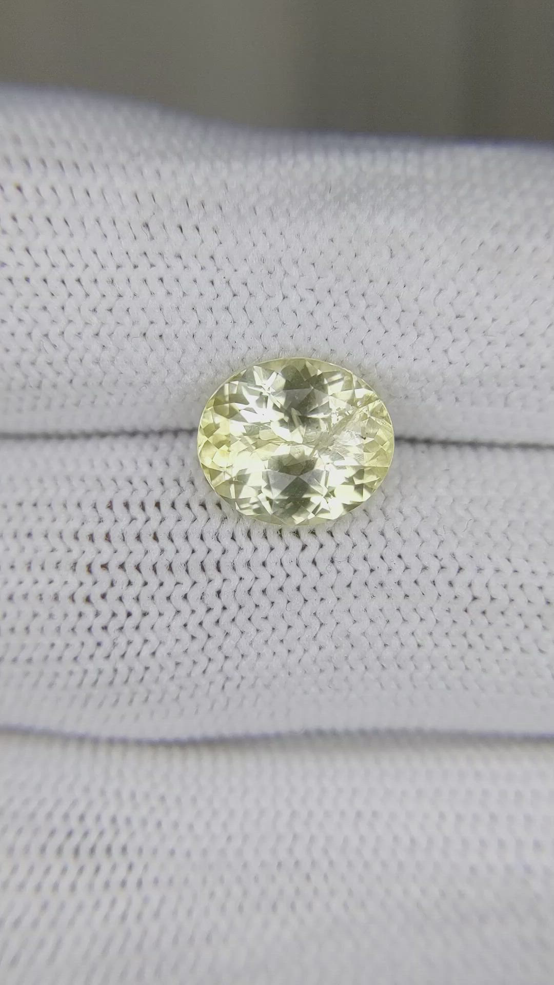 3.88 Ct. Yellow Sapphire from Ceylon (Sri Lanka) Size Video