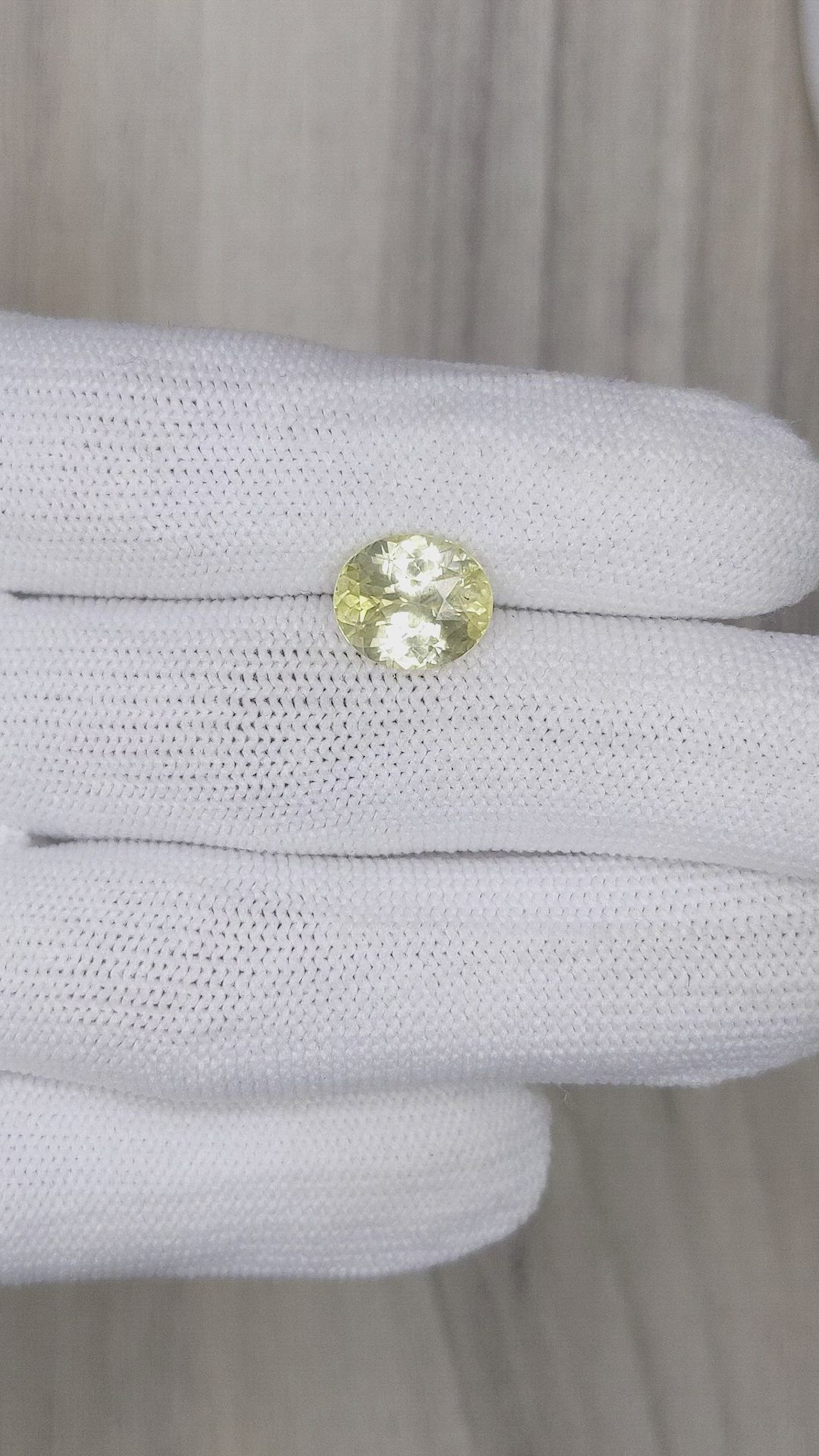 3.88 Ct. Yellow Sapphire from Ceylon (Sri Lanka) Size Video