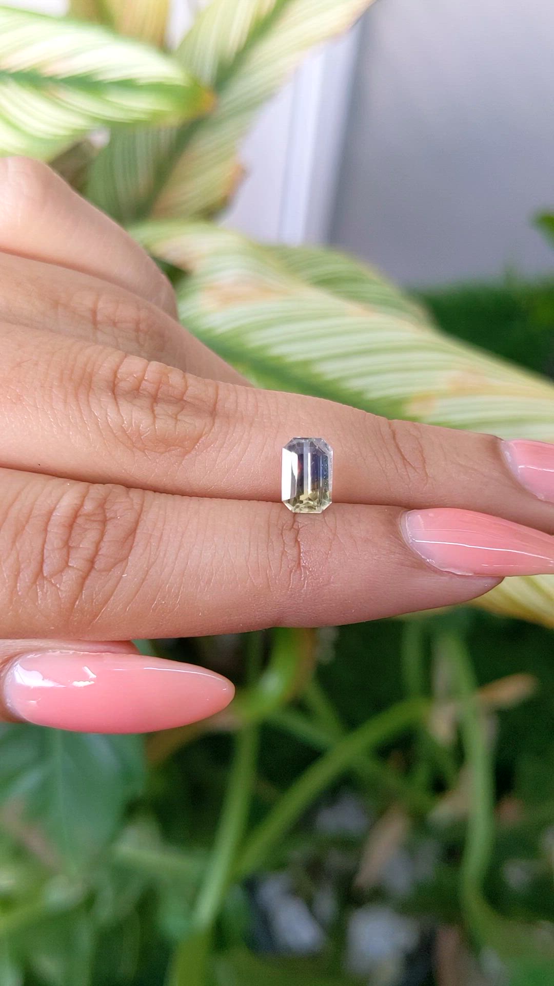 1.59 Ct. Bi Color Sapphire from Ceylon (Sri Lanka) Size Video