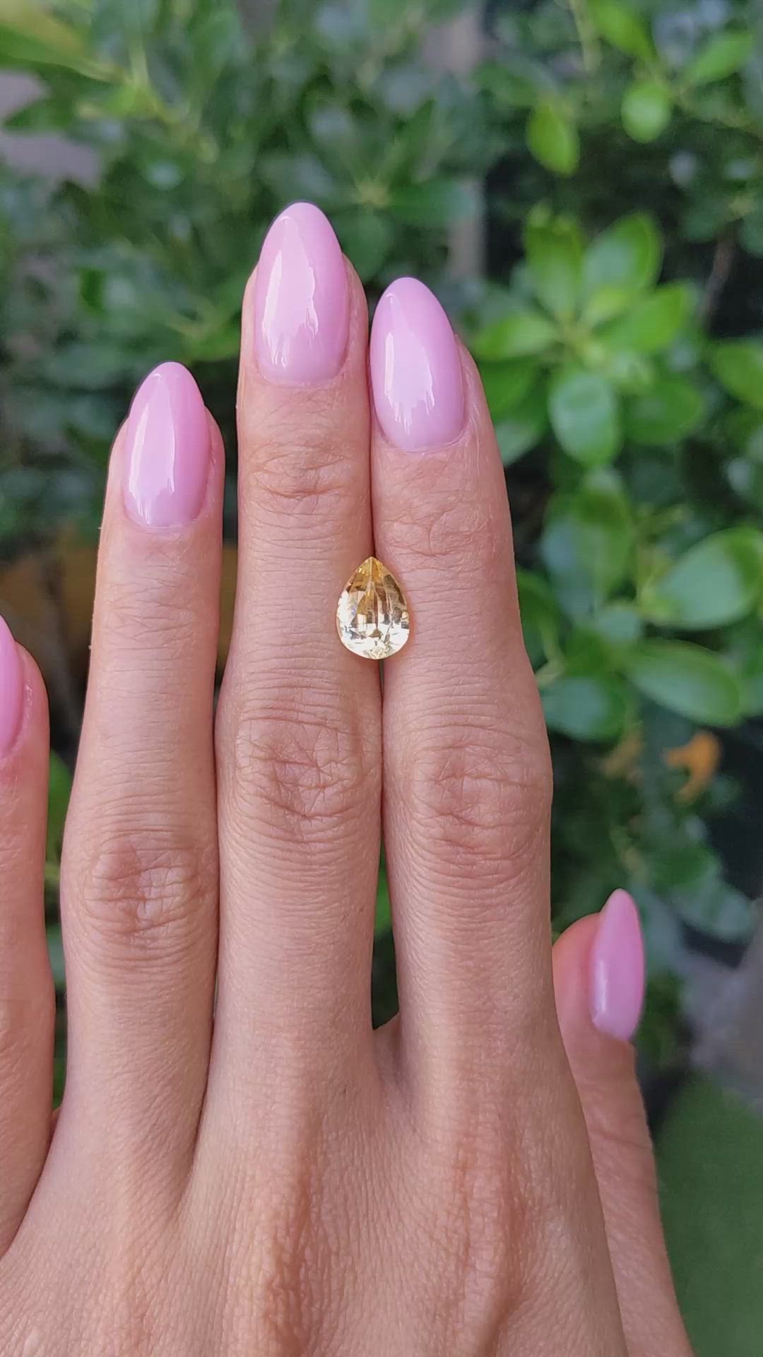 2.91 Ct. Yellow Sapphire from Ceylon (Sri Lanka) Size Video