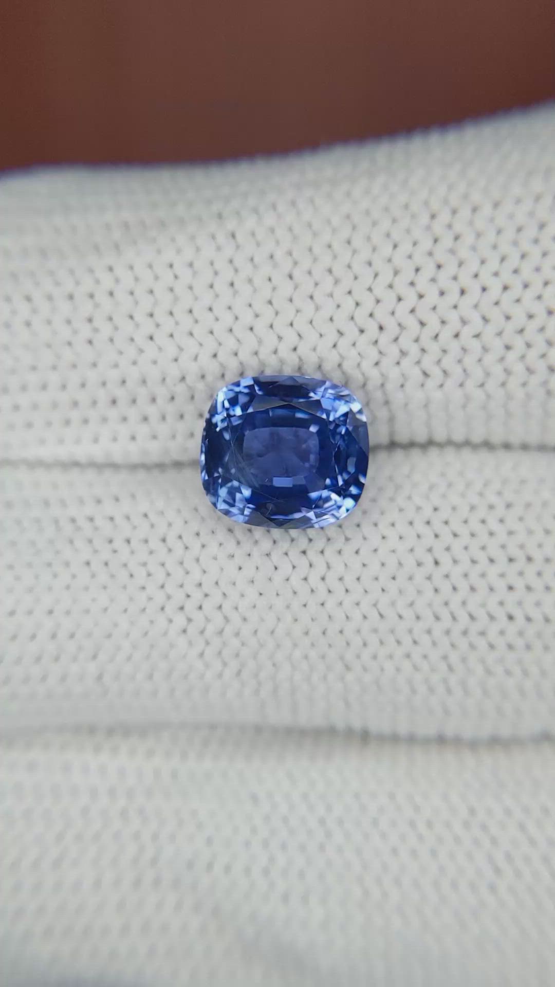4.03 Ct. Blue Sapphire from Ceylon (Sri Lanka) Size Video