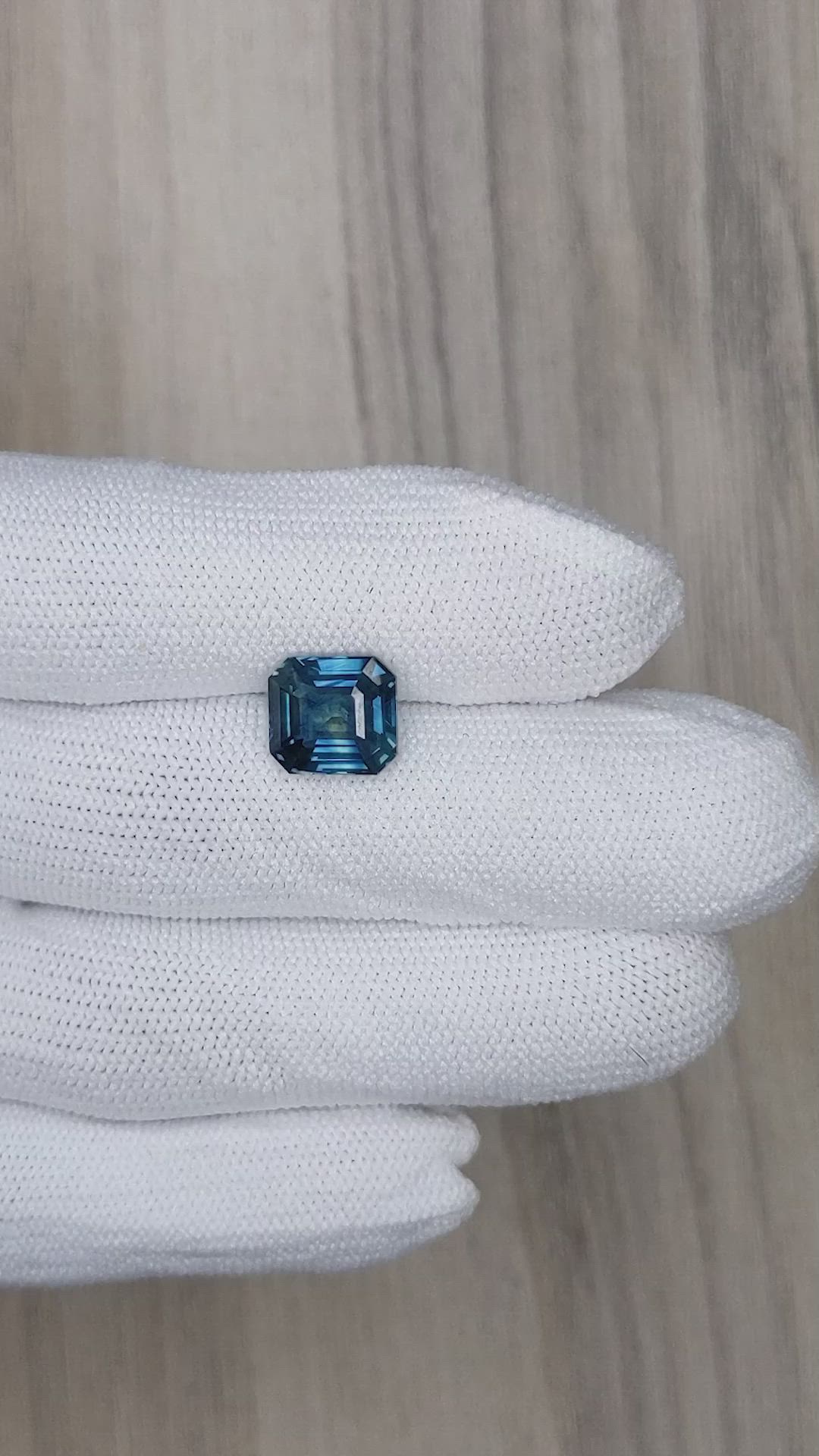 4.52 Ct. Sapphire from Ceylon (Sri Lanka) Size Video
