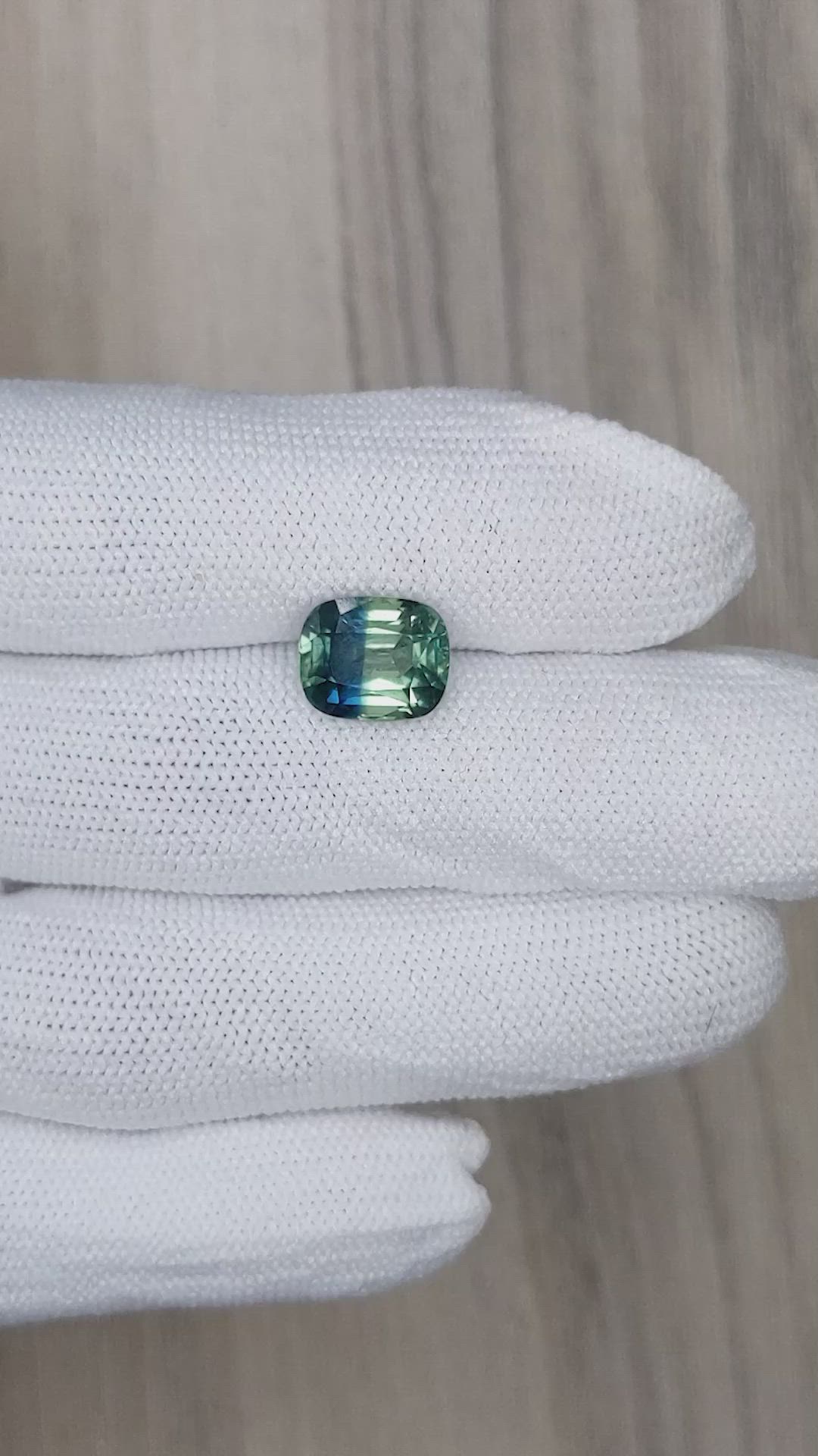 5.10 Ct. Bi Color Sapphire from Ceylon (Sri Lanka) Size Video
