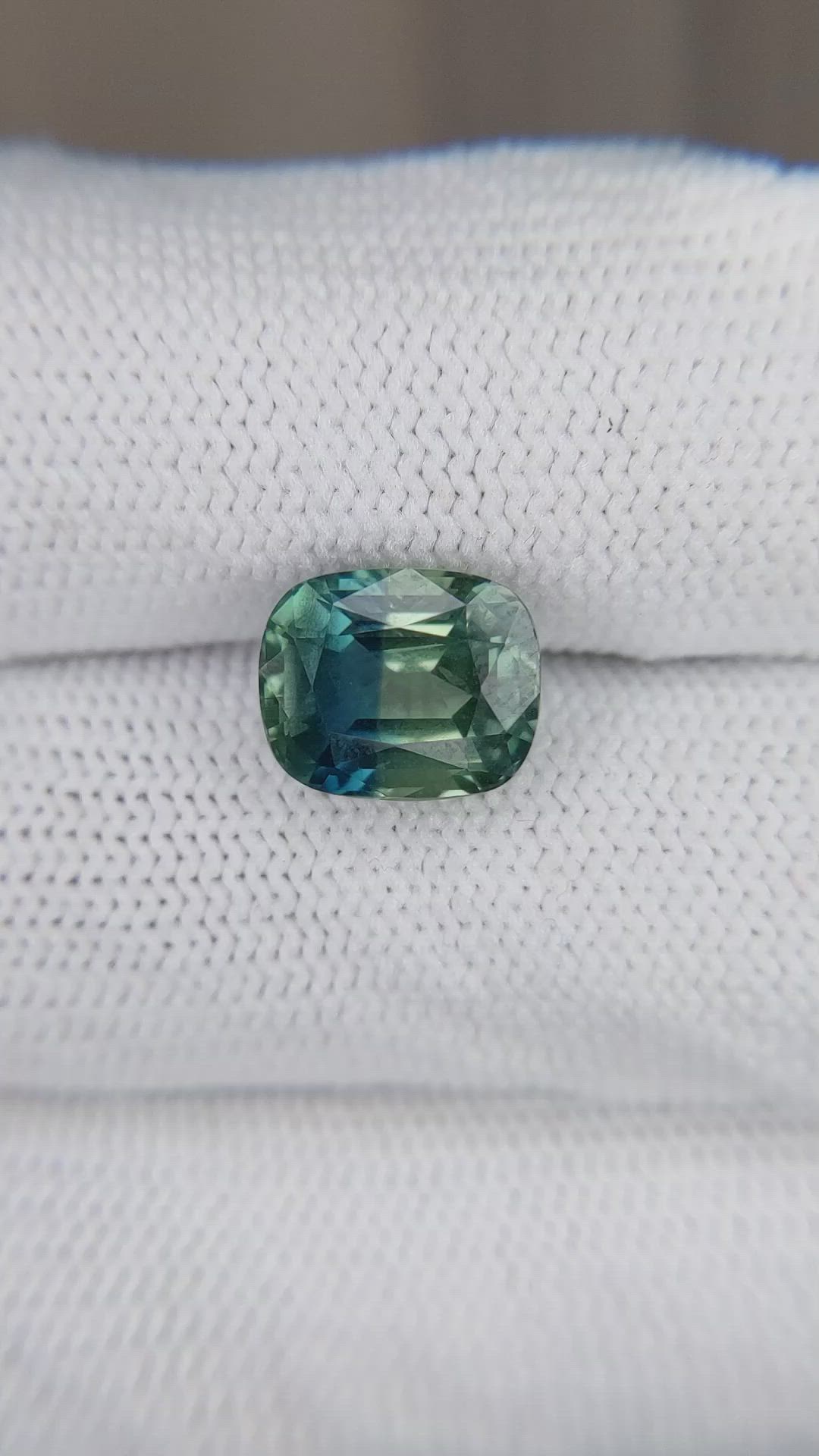 5.10 Ct. Bi Color Sapphire from Ceylon (Sri Lanka) Size Video