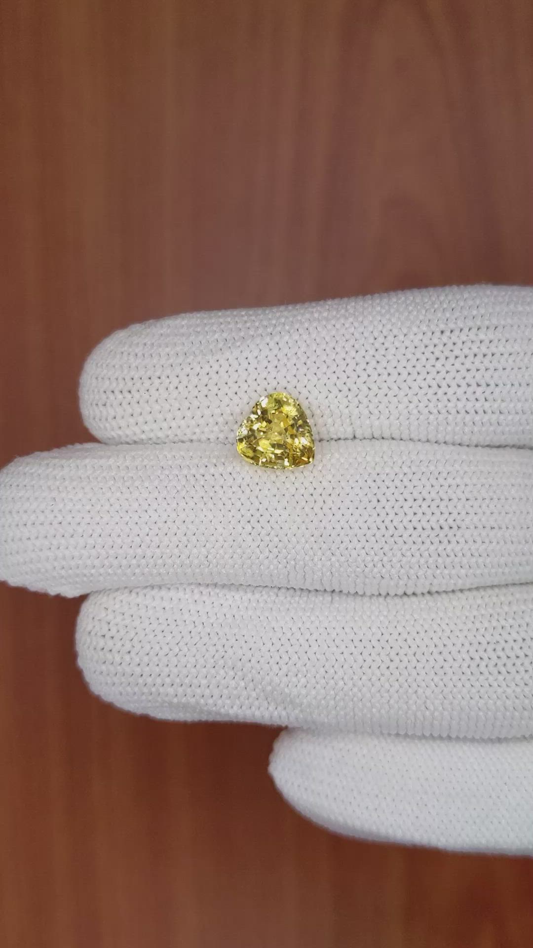2.81 Ct. Yellow Sapphire from Ceylon (Sri Lanka) Size Video