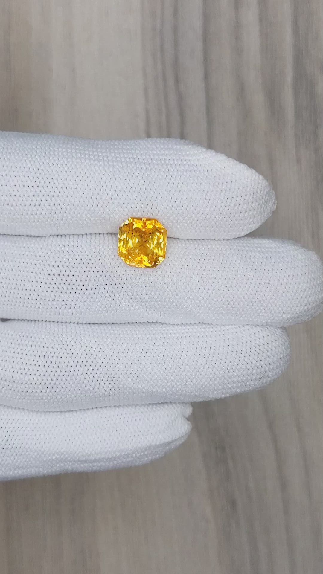 3.65 Ct. Yellowish Orange Sapphire from Ceylon (Sri Lanka) Size Video