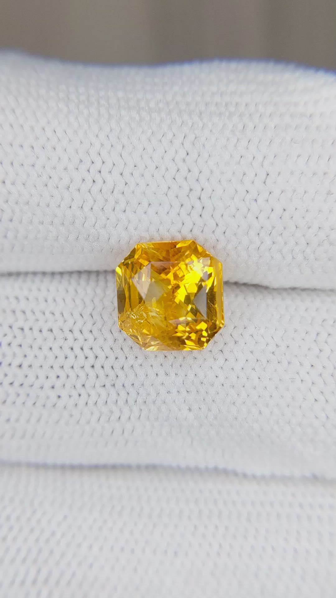 3.65 Ct. Yellowish Orange Sapphire from Ceylon (Sri Lanka) Size Video