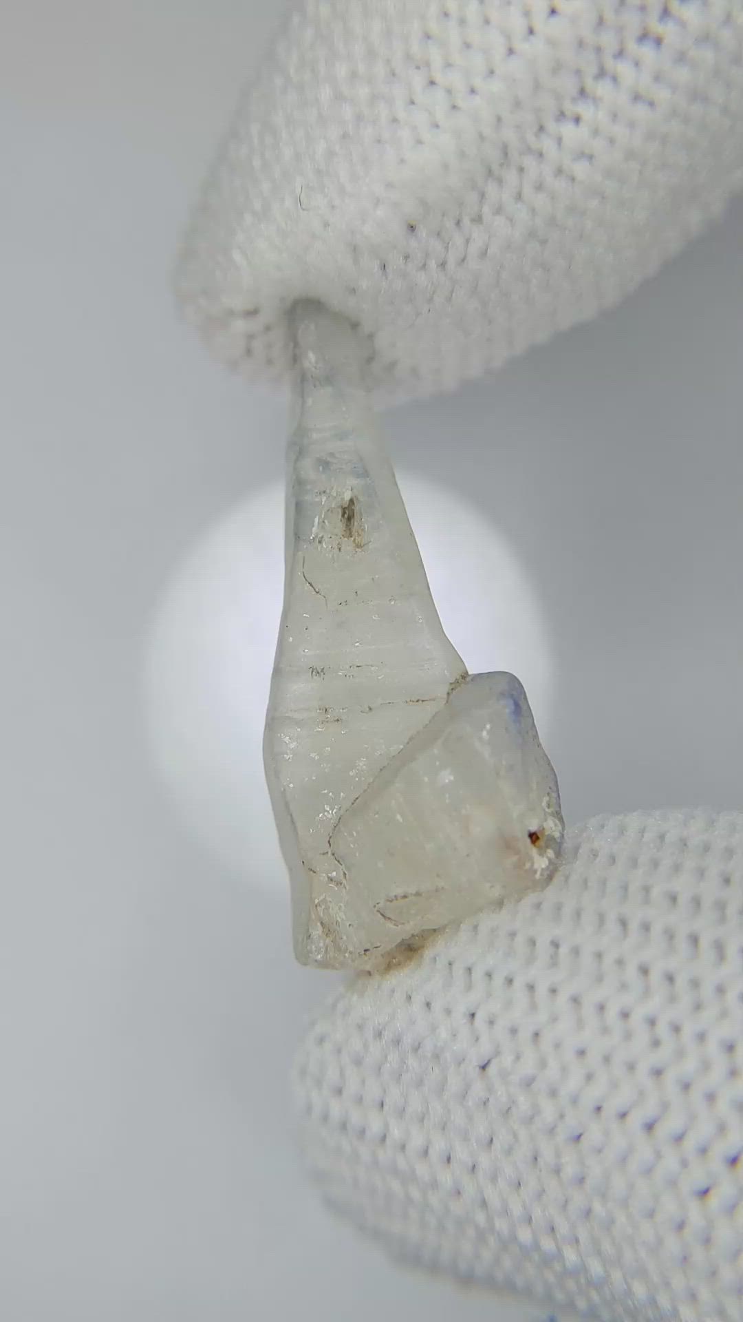 10.22 Ct. Bi Color Sapphire Crystal from Ceylon (Sri Lanka) Size Video