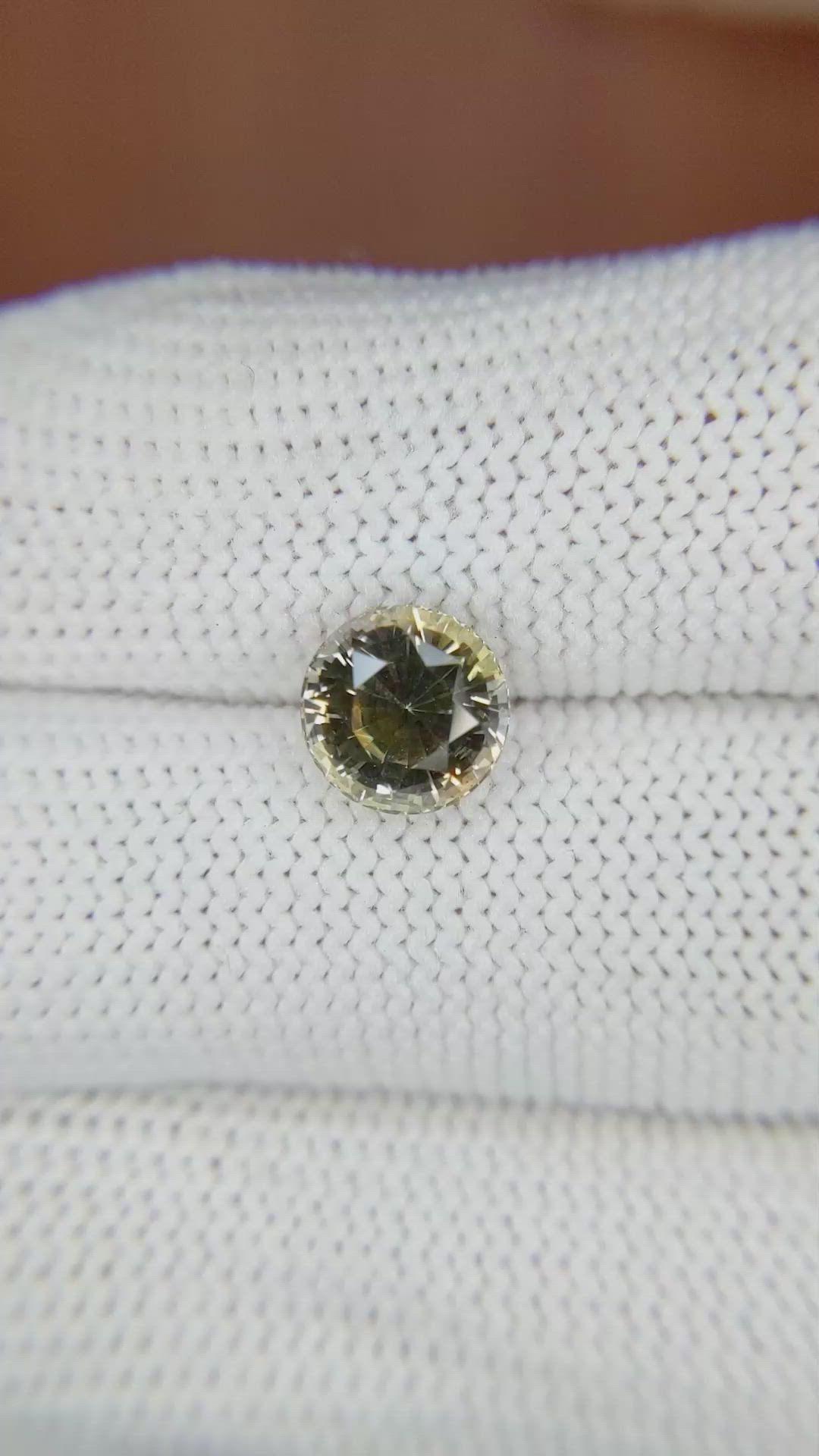 2.53 Ct. Bi Color Sapphire from Ceylon (Sri Lanka) Size Video