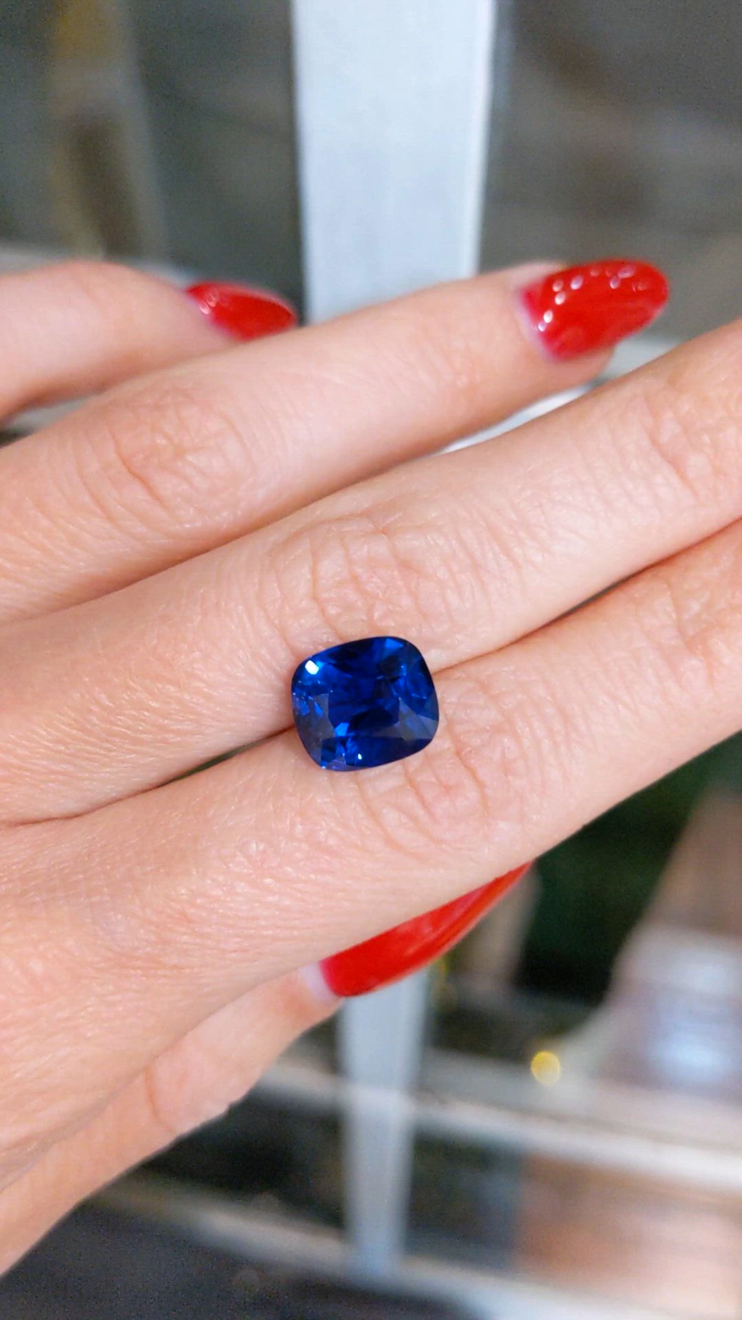 5.63 Ct. Blue Sapphire from Ceylon (Sri Lanka) Size Video