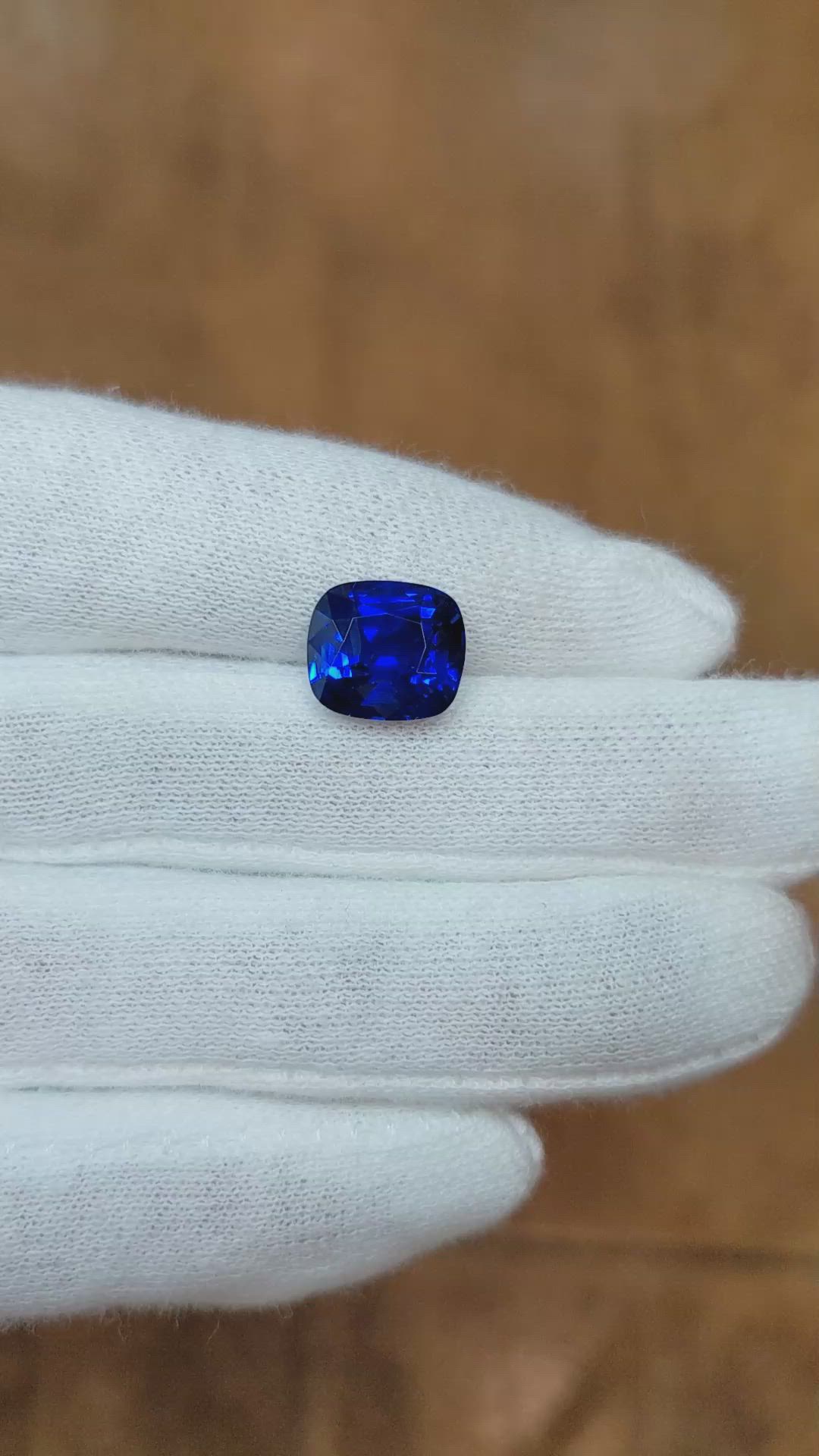 5.63 Ct. Blue Sapphire from Ceylon (Sri Lanka) Size Video