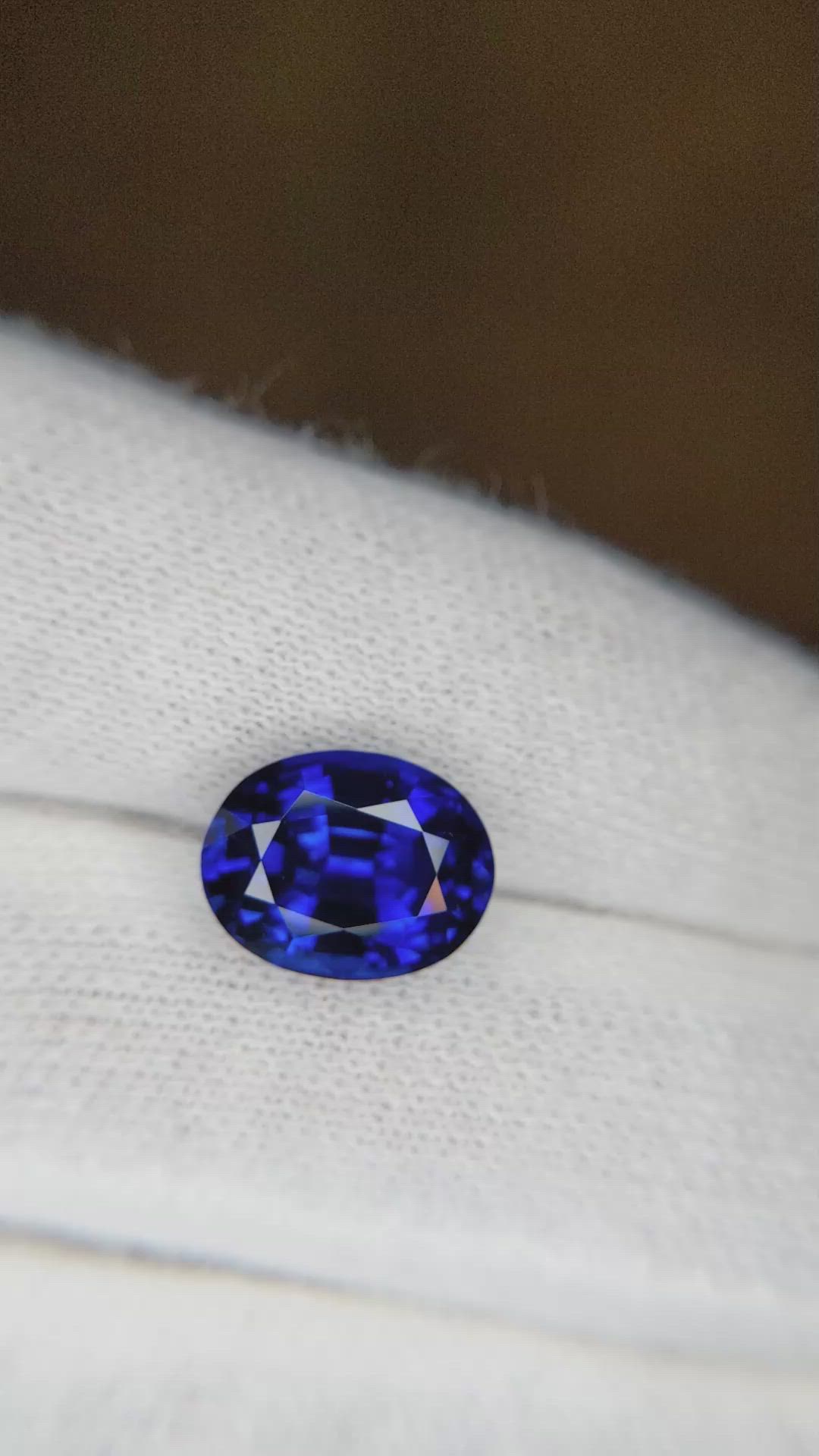 5.29 Ct. Blue Sapphire from Ceylon (Sri Lanka) Size Video