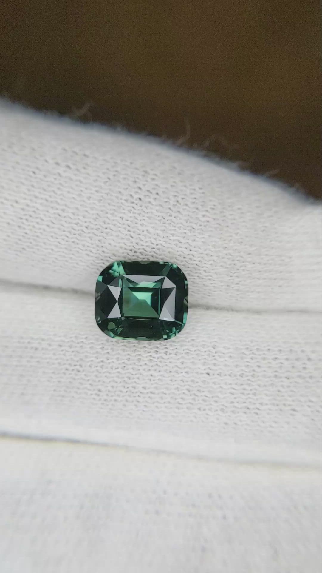 3.20 Ct. Bluish Green Sapphire from Ceylon (Sri Lanka) Size Video