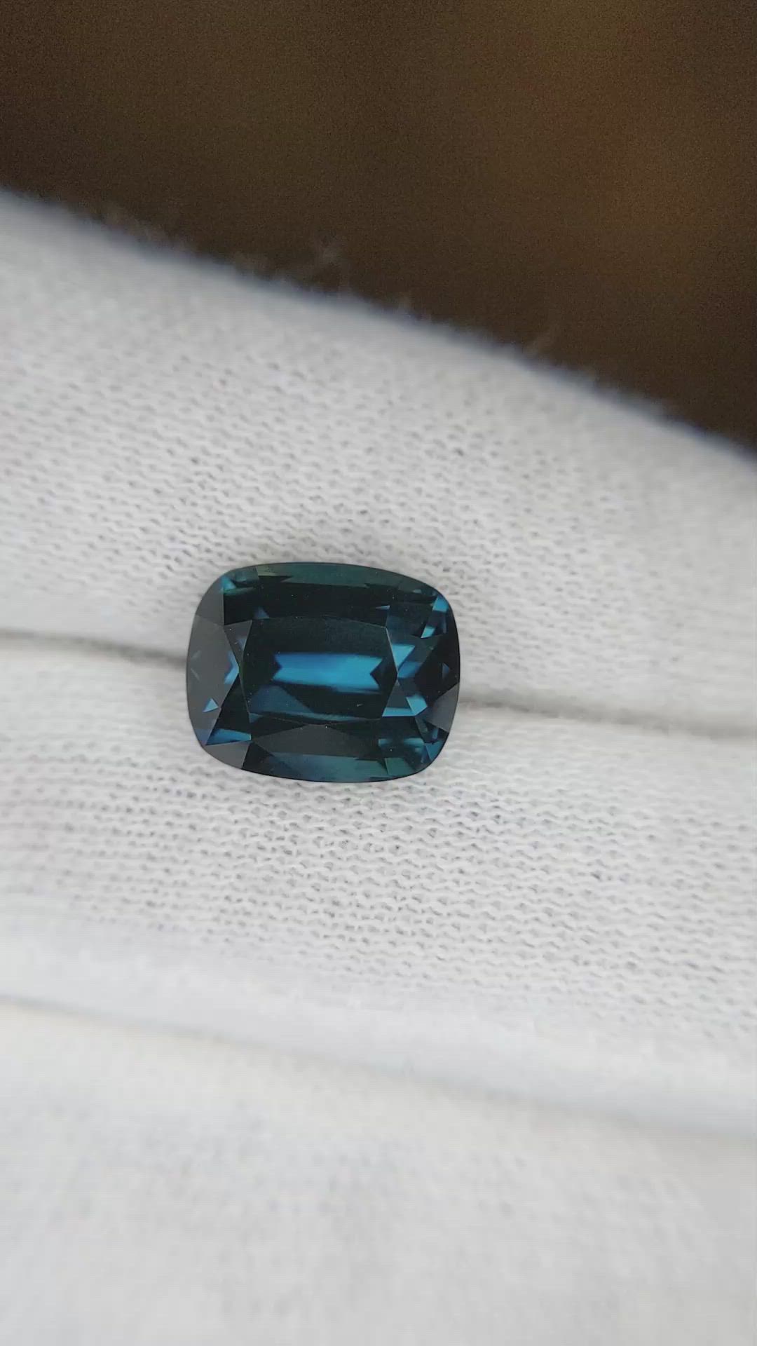 6.09 Ct. Greenish Blue Sapphire from Ceylon (Sri Lanka) Size Video