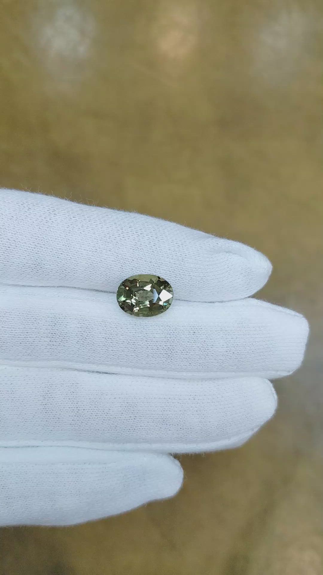 4.03 Ct. Yellowish Green Sapphire from Ceylon (Sri Lanka) Size Video